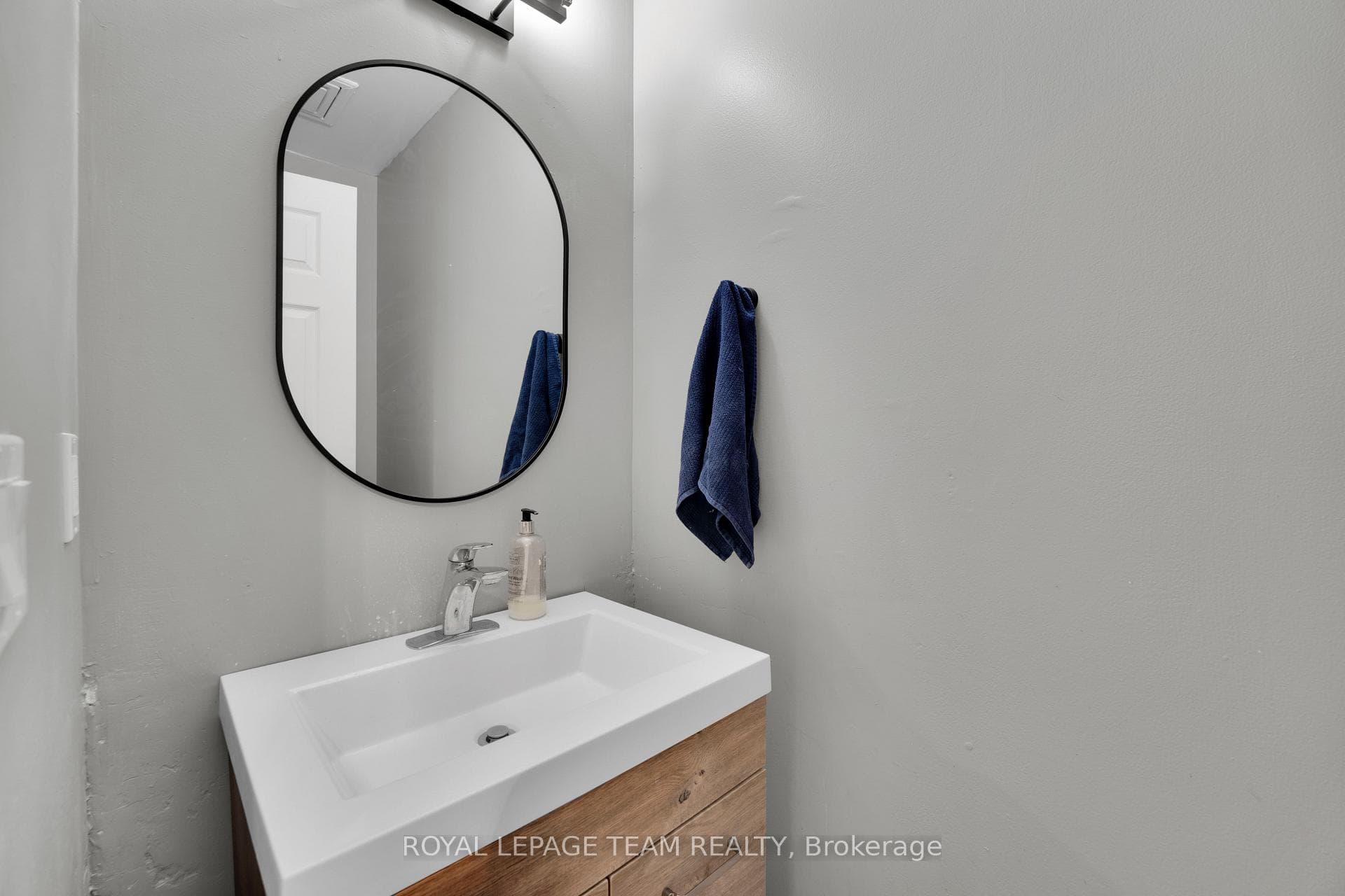 282 Dalehurst Drive photo 4