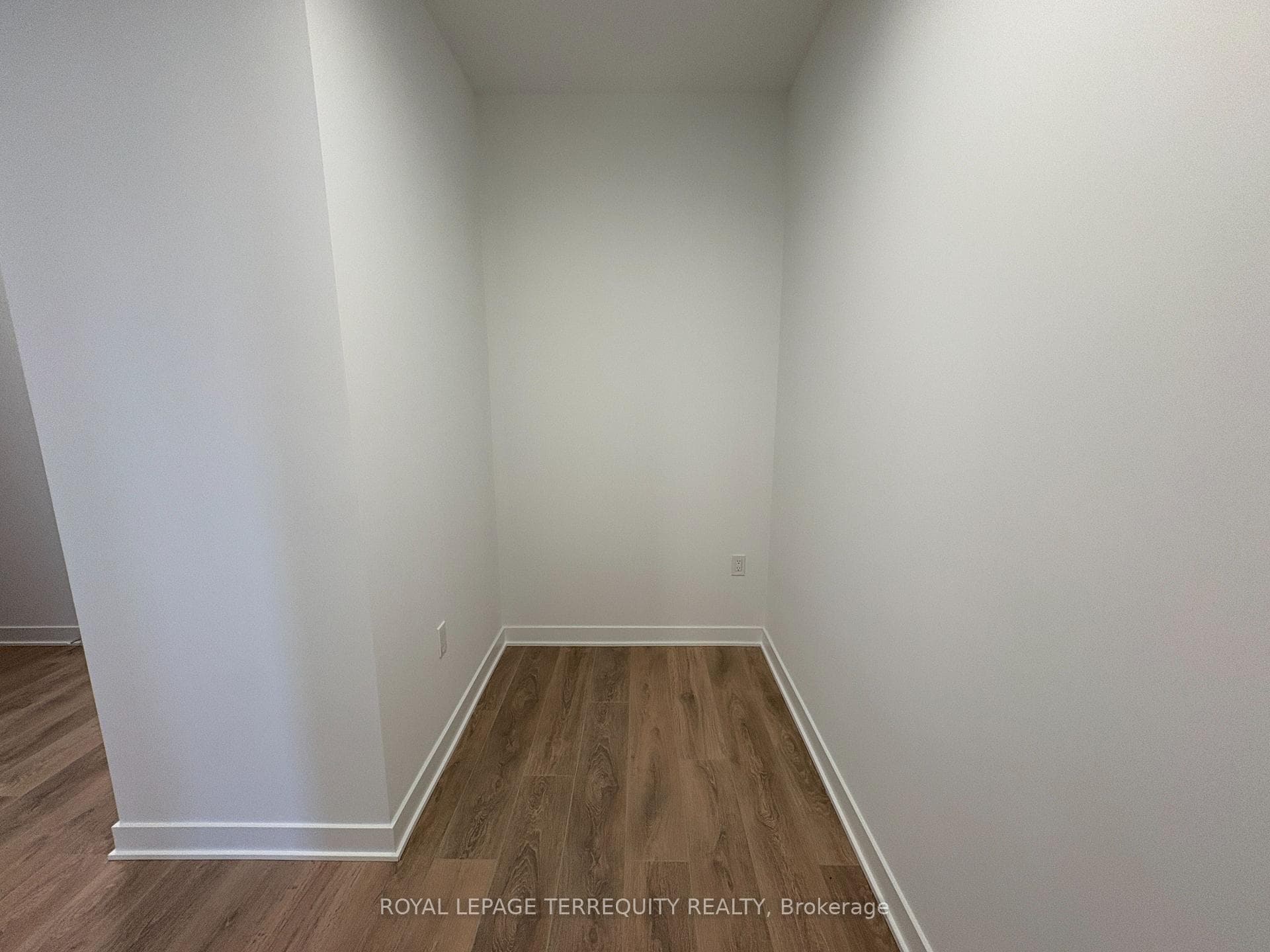 1037 The Queensway N/A Unit 201 photo 8