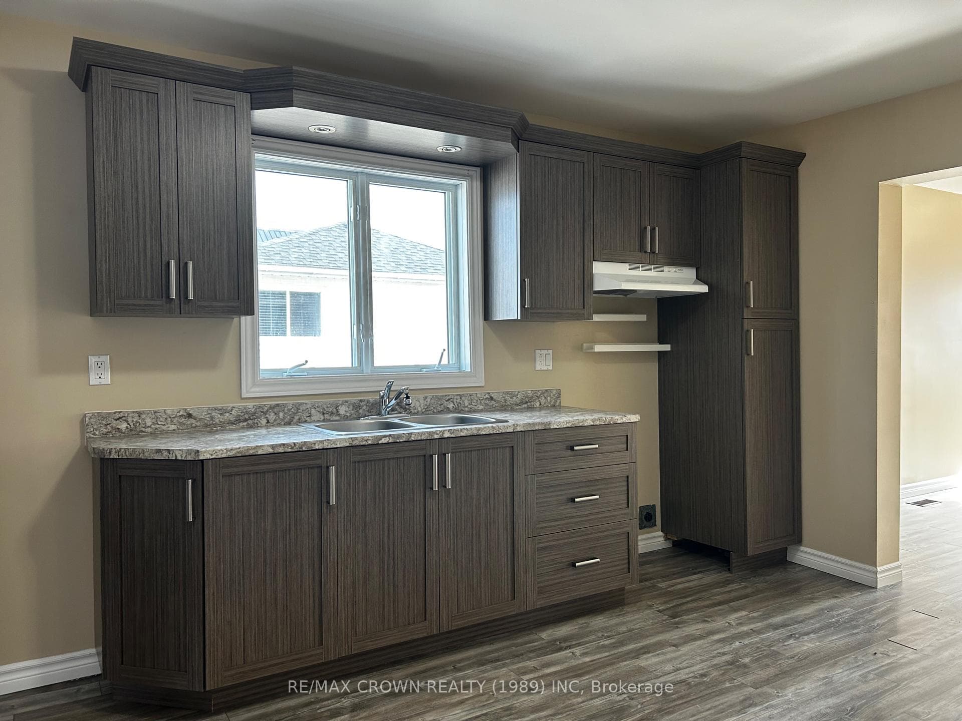 Kitchen (eat-in)