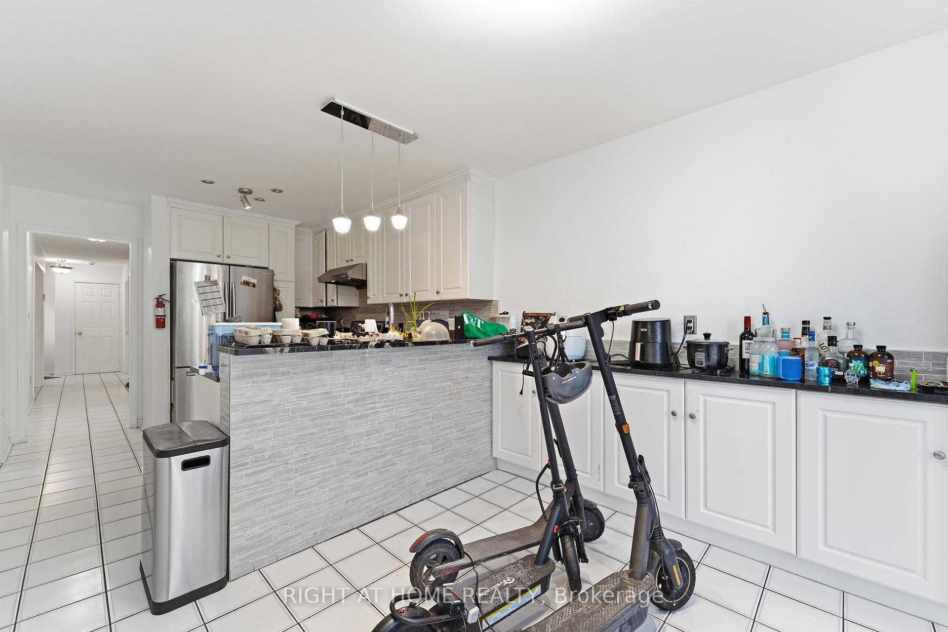 141 Sandown Avenue photo 12
