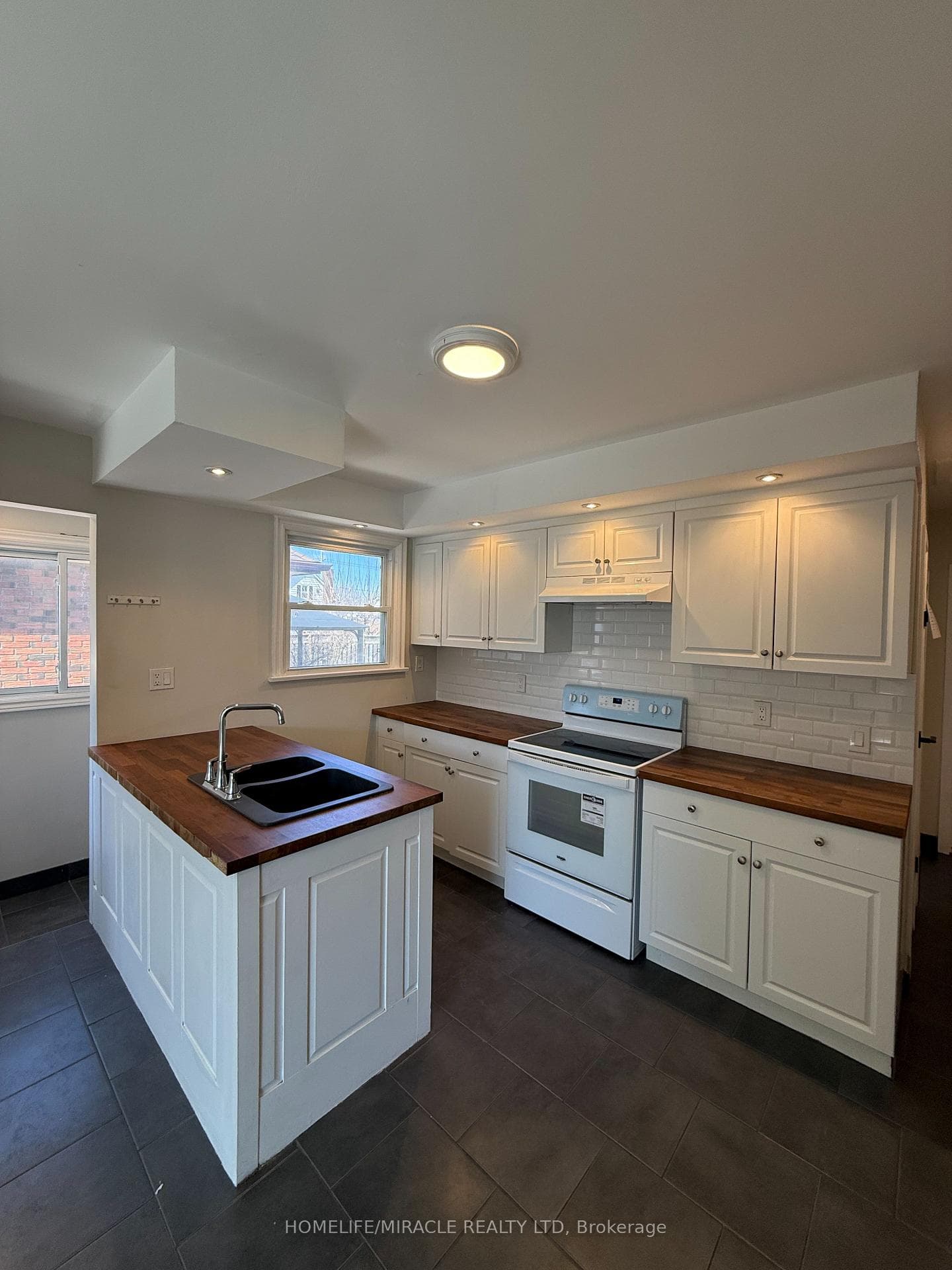 11 Garnet Street photo 14