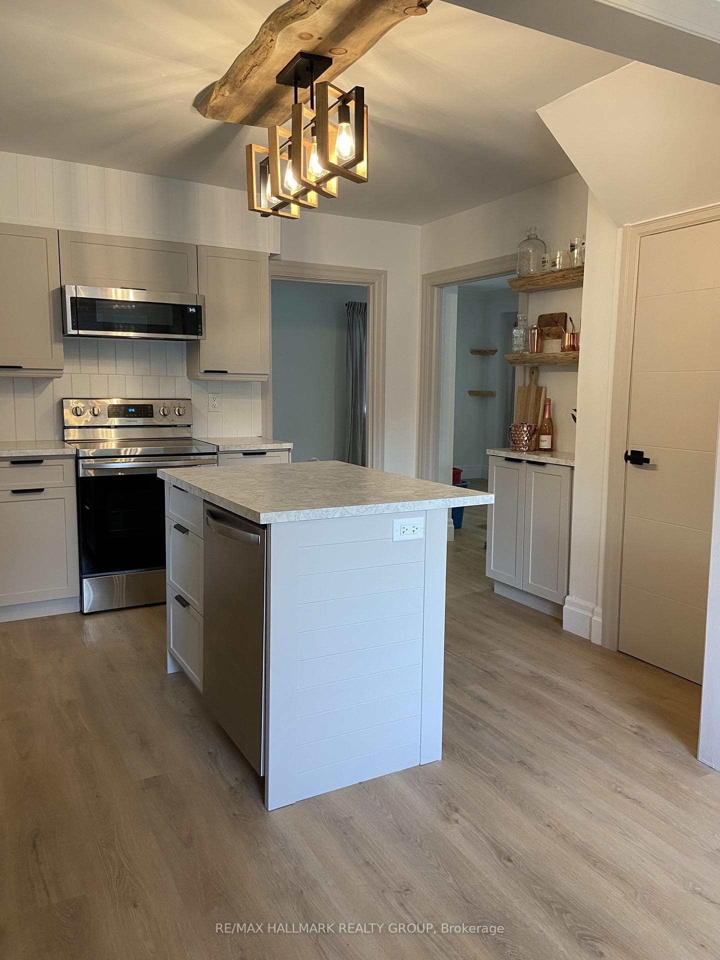2545 MARKET Street photo 13
