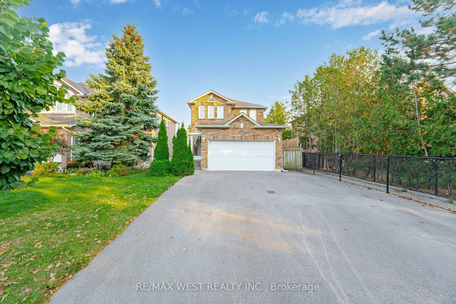 75 Fountainbridge Drive photo 2