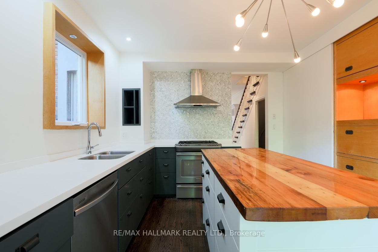 239 Bain Avenue photo 10
