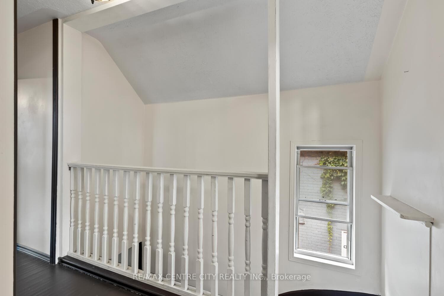 540 Quebec Street photo 16