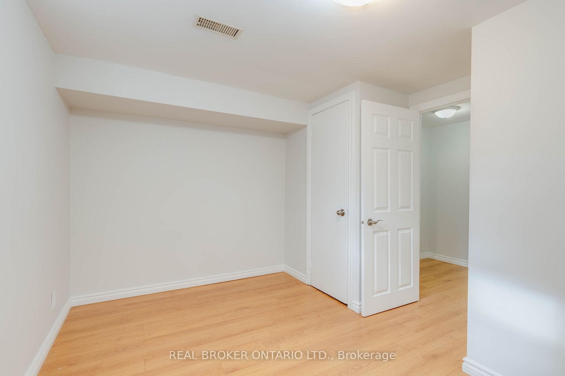 1803 Bonnymede Drive Unit Lower photo 13