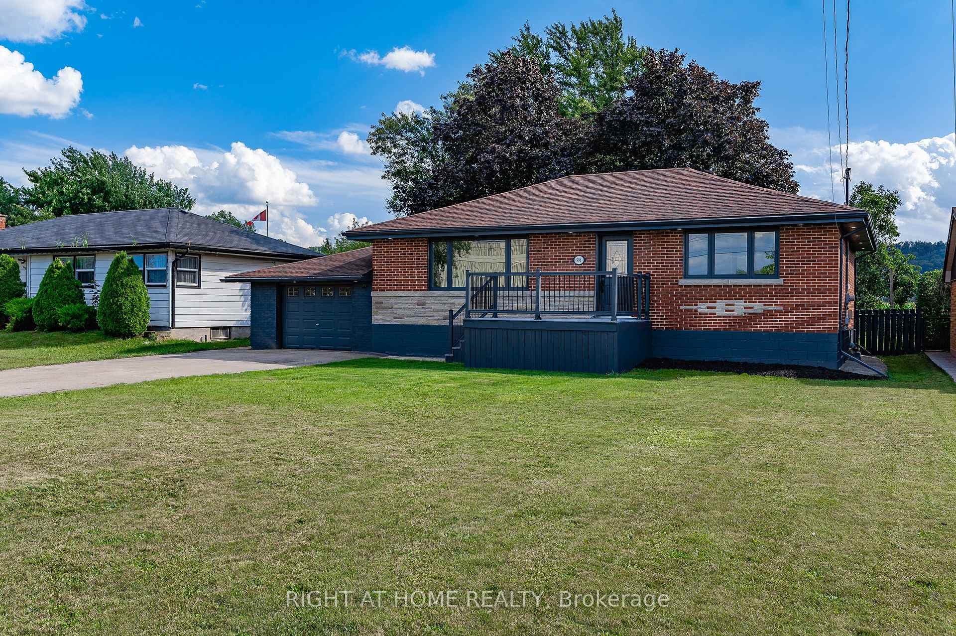 996 Barton Street photo 3