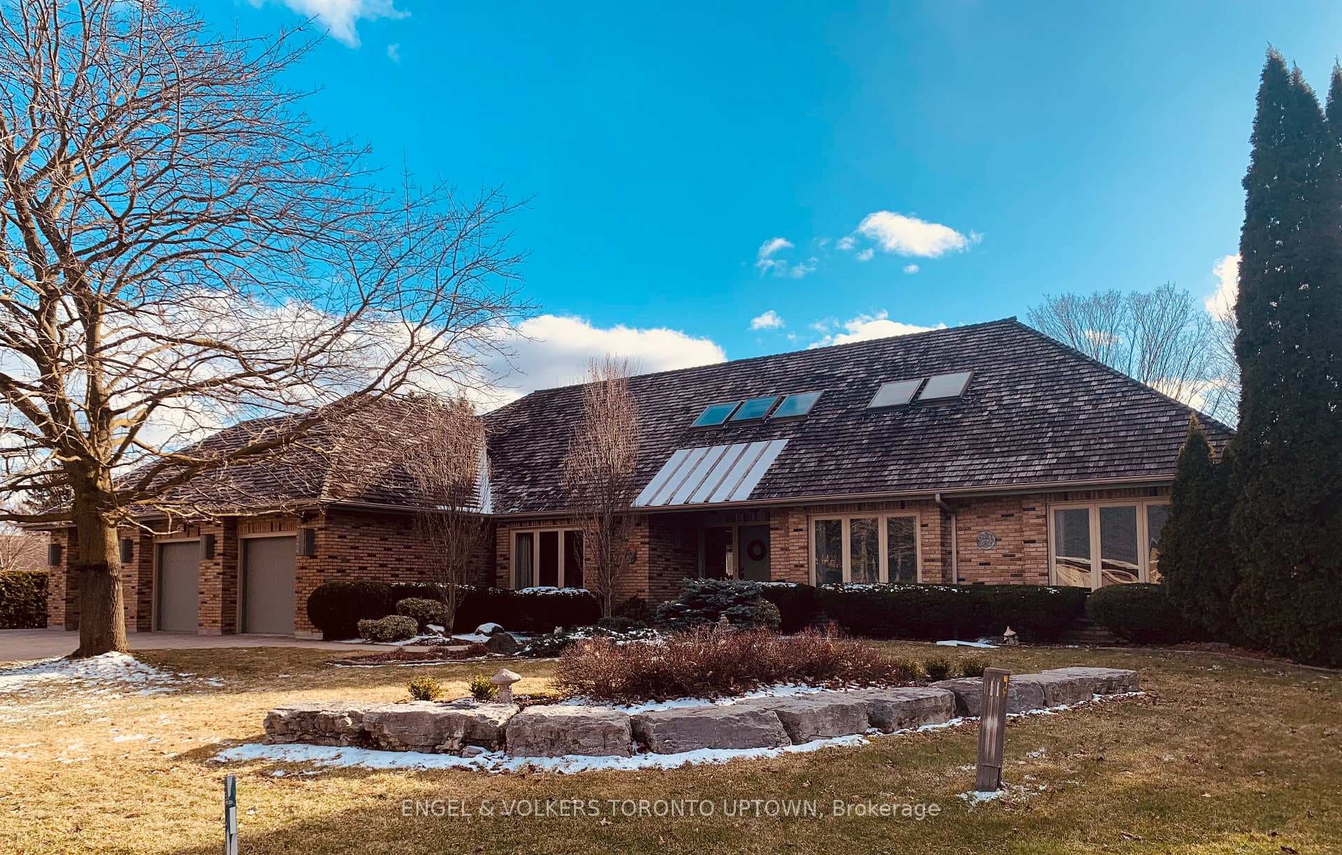 92 McClure Drive photo 1