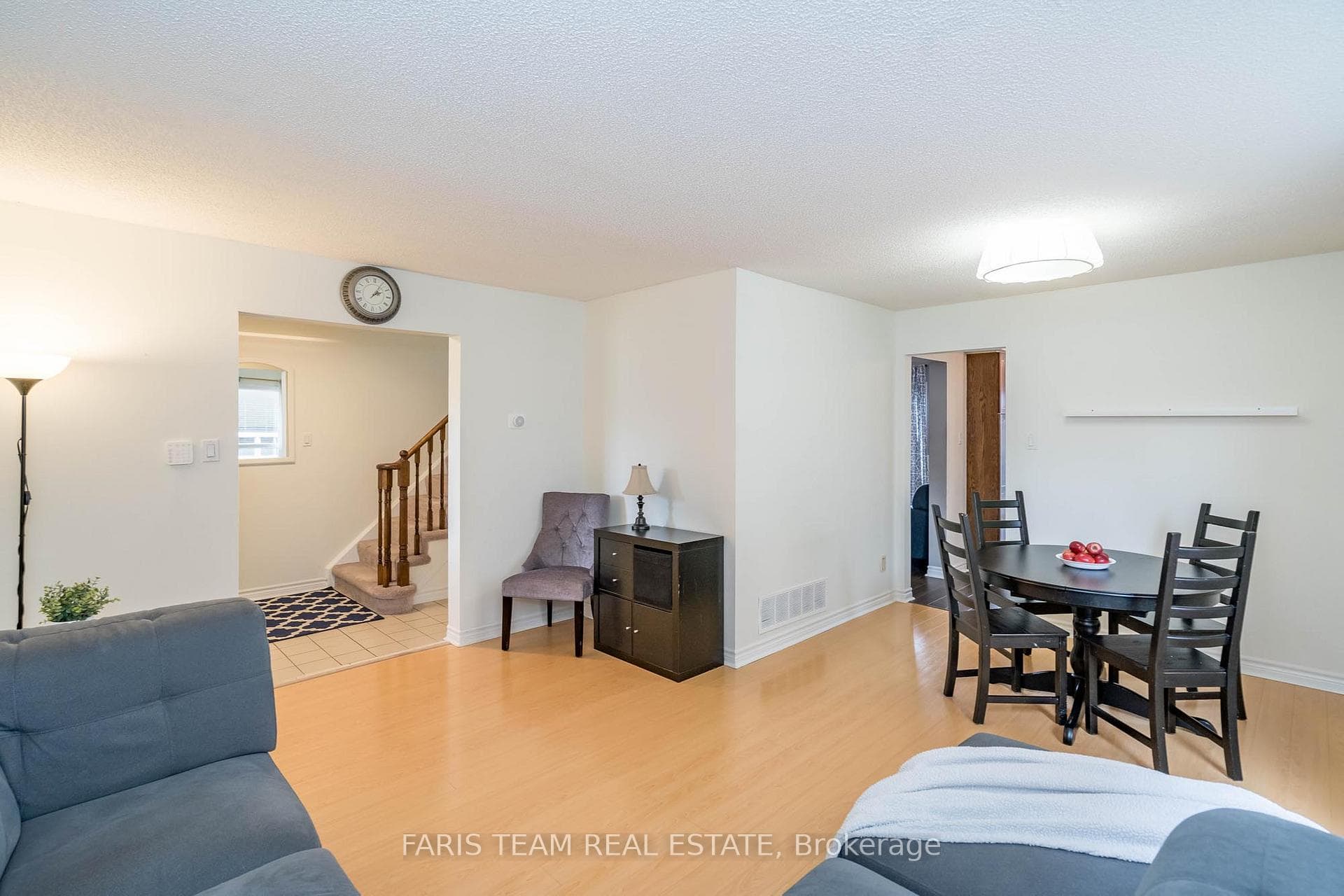 72 Cheviot Crescent photo 9