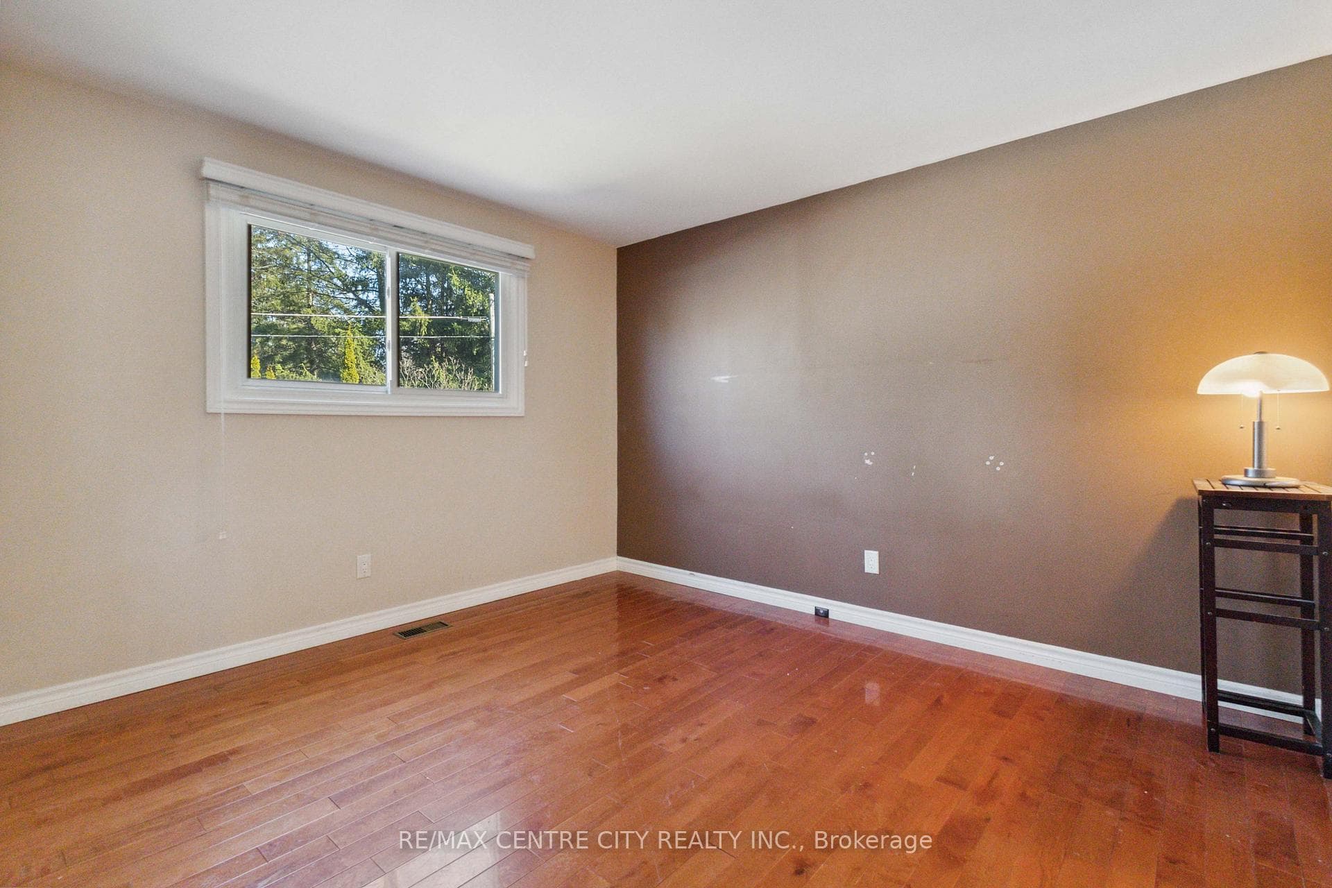 50 Stroud Crescent photo 25