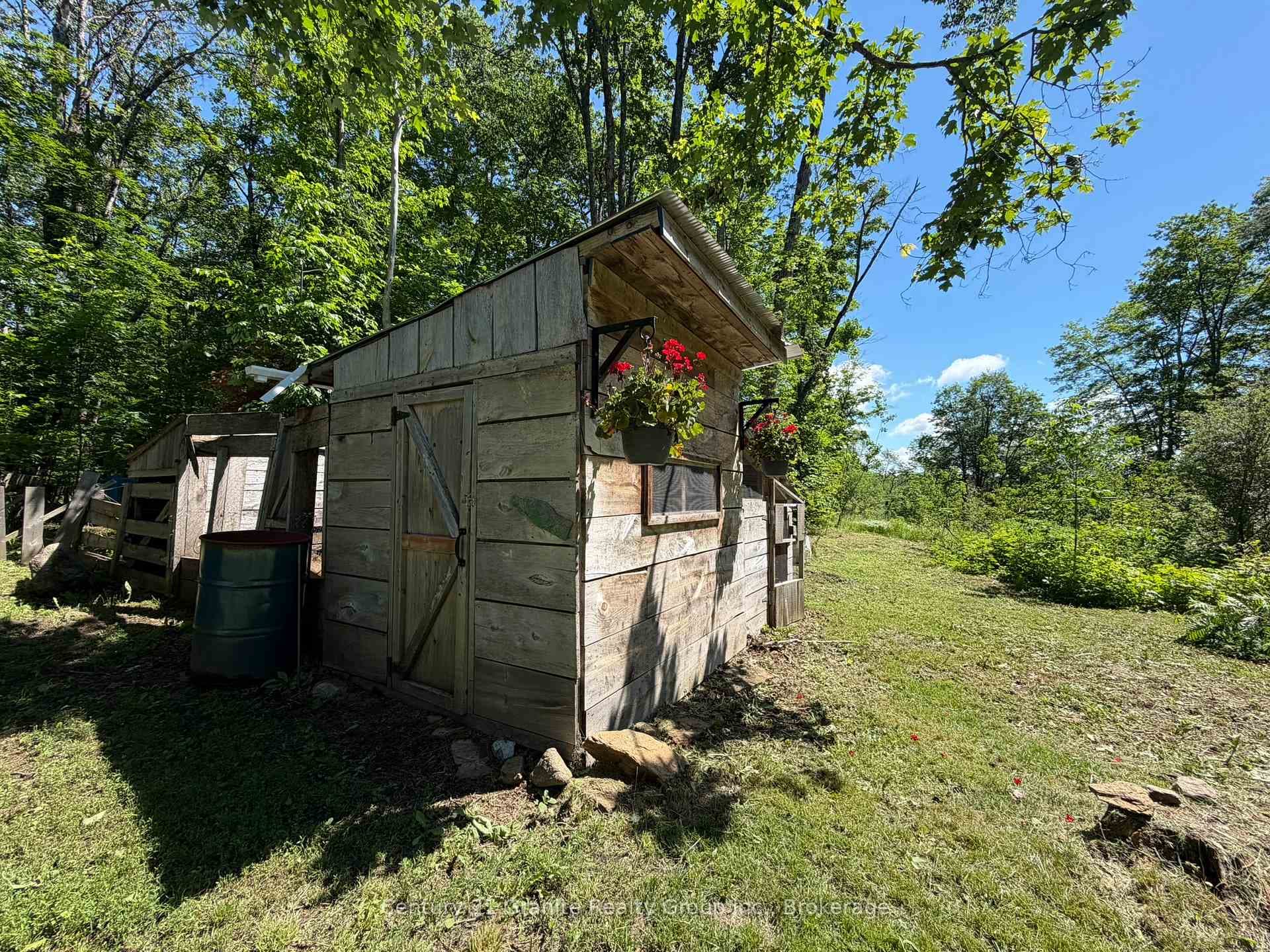 1048 Bacon Road photo 31