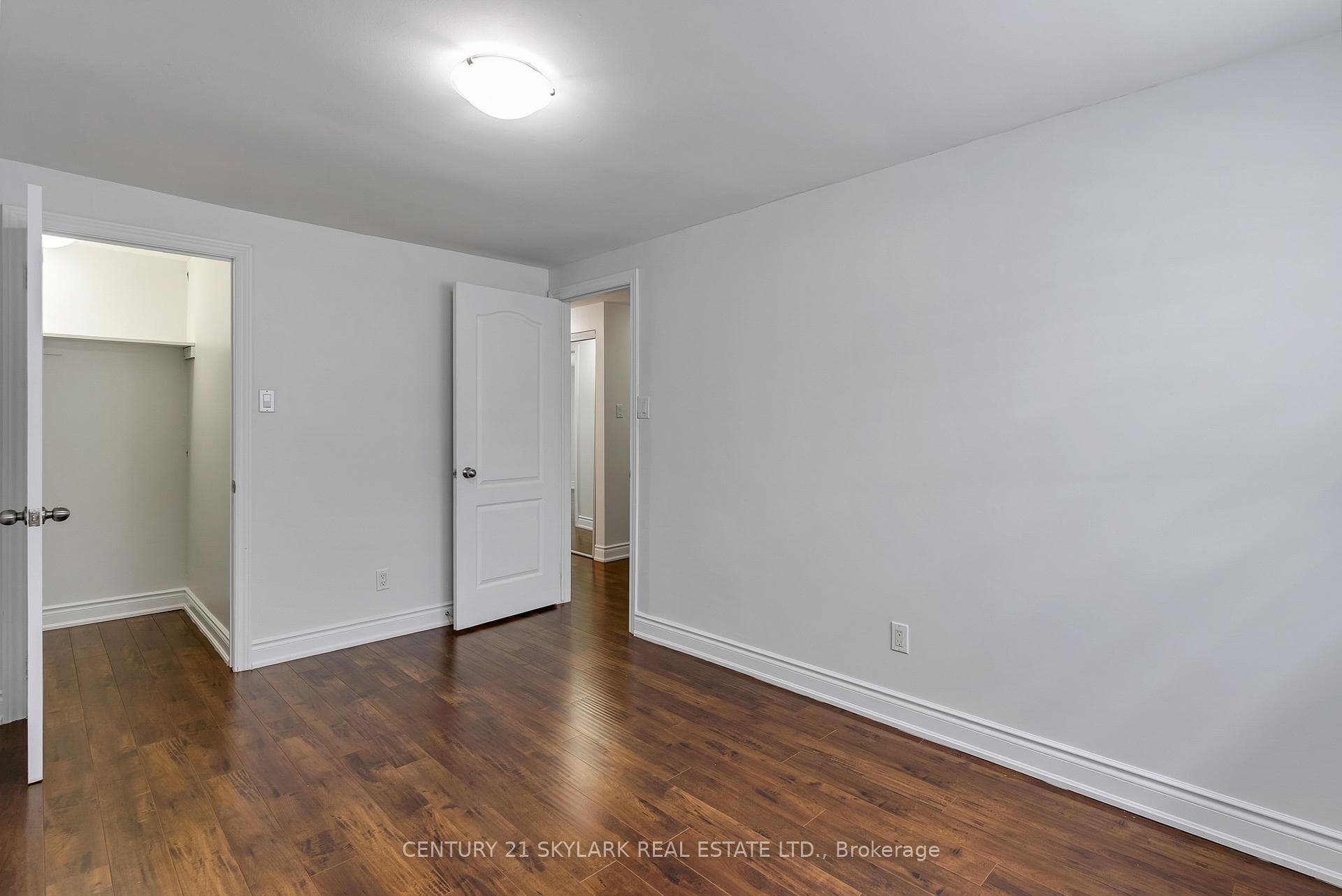 235 Fleetwood Crescent photo 21