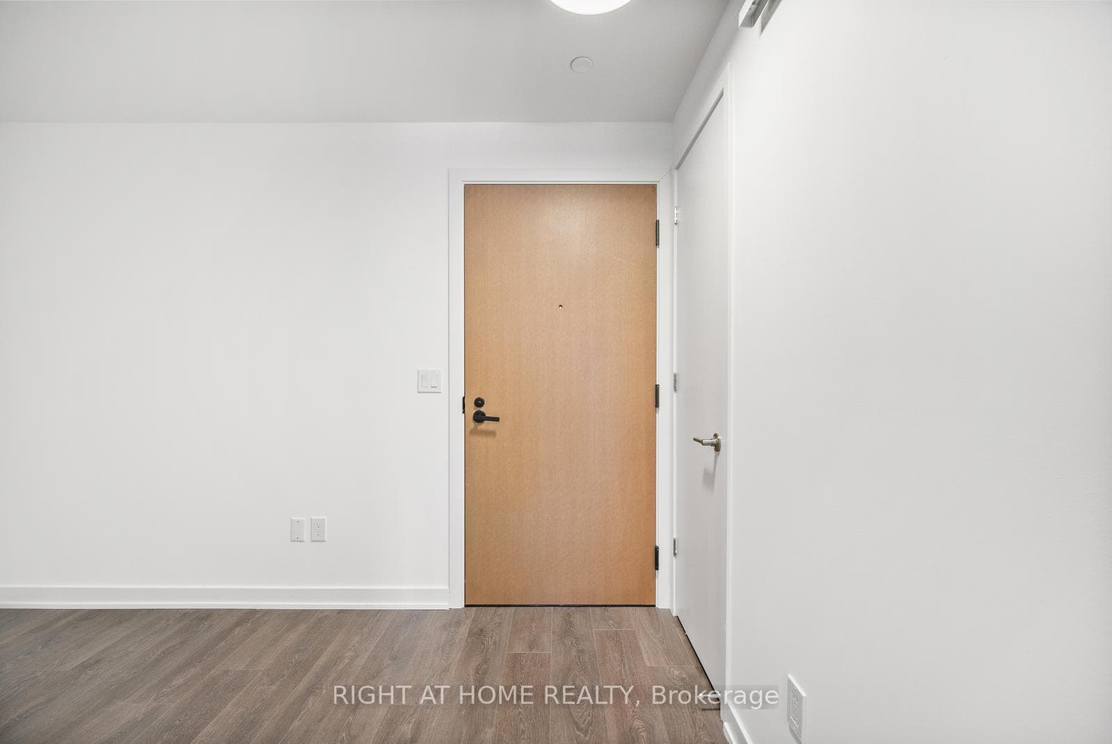 8 Tippett Road Unit 607 photo 5