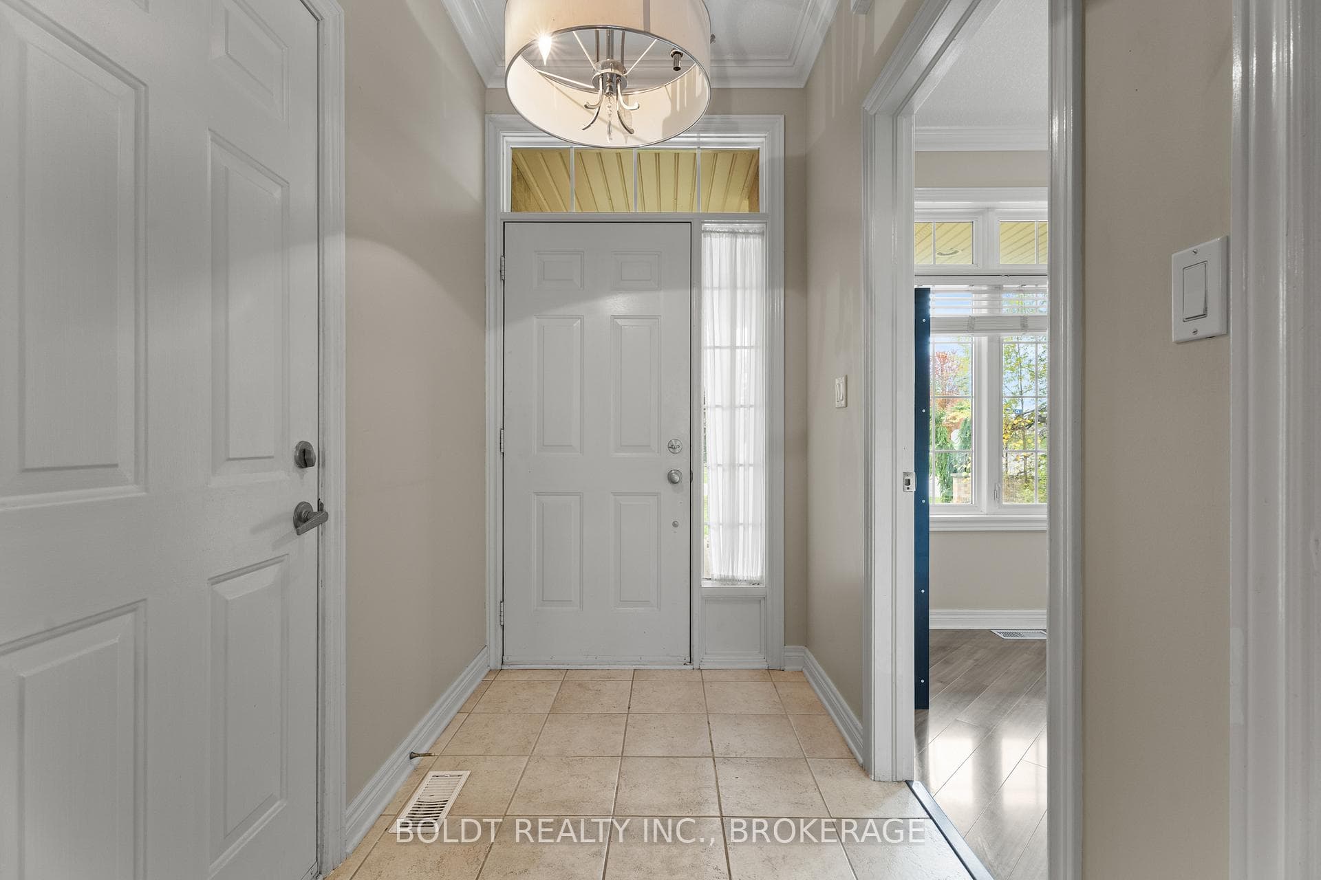 8 Willowlanding Court photo 2