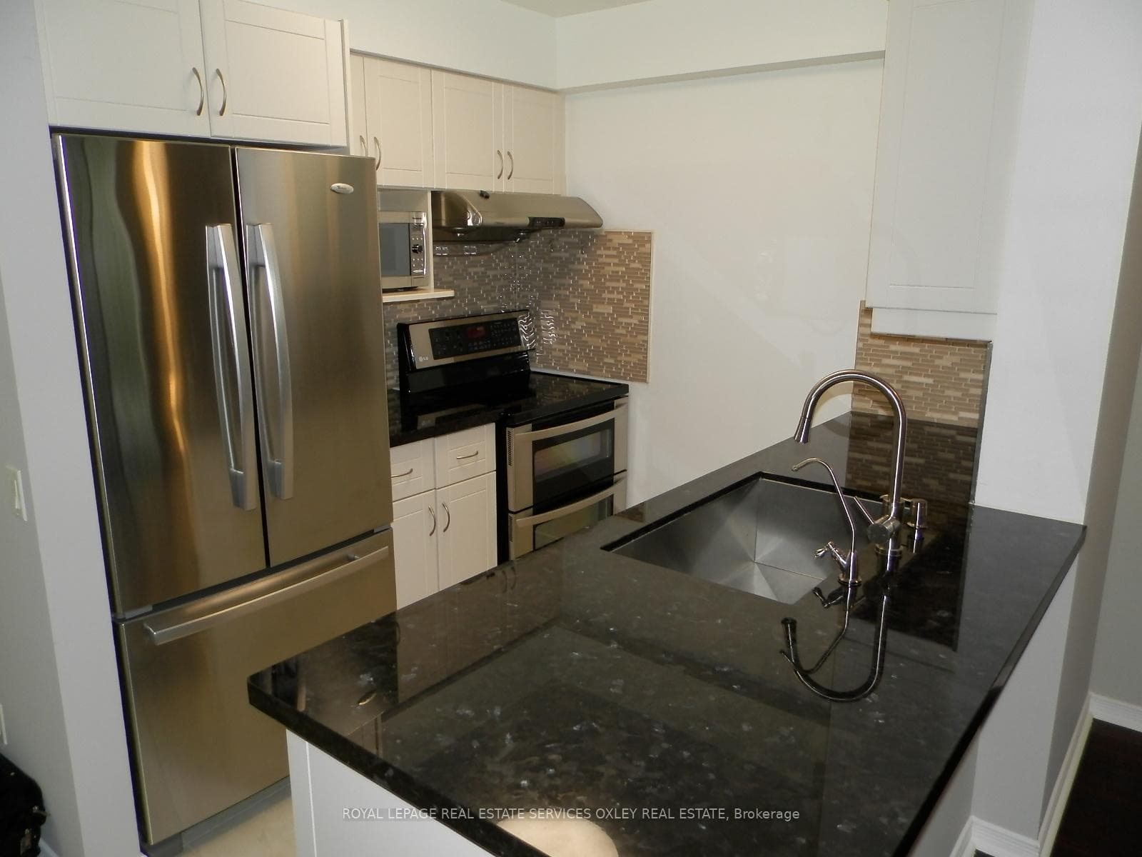 155 Beecroft Road Unit 512 photo 5