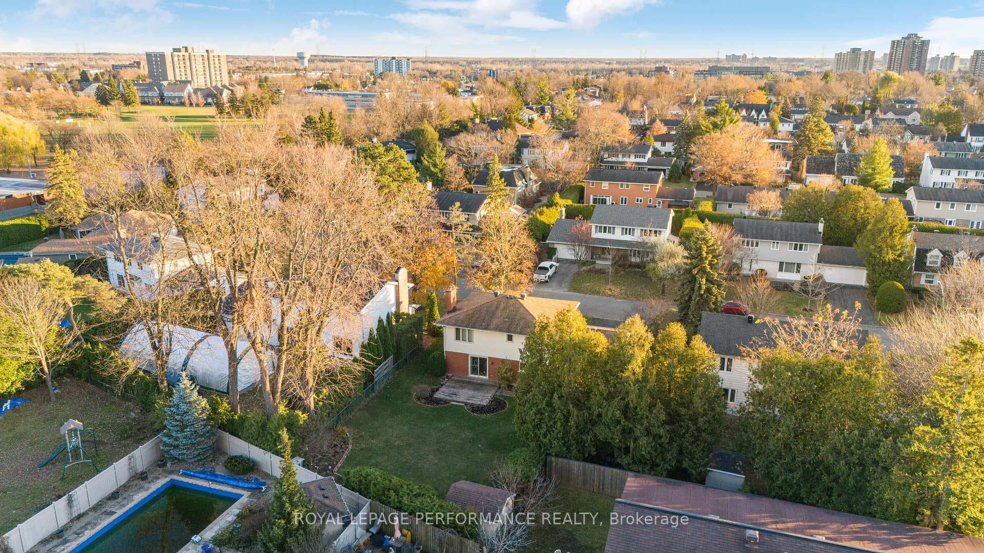 1883 Fairmeadow Crescent photo 8