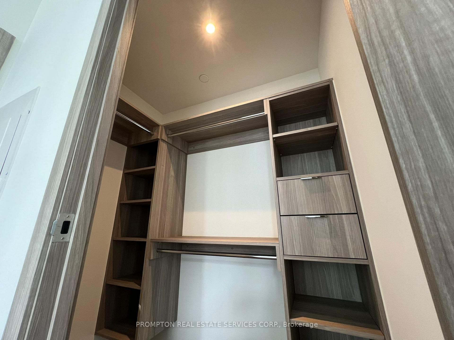 27 McMahon Drive Unit 615 photo 13