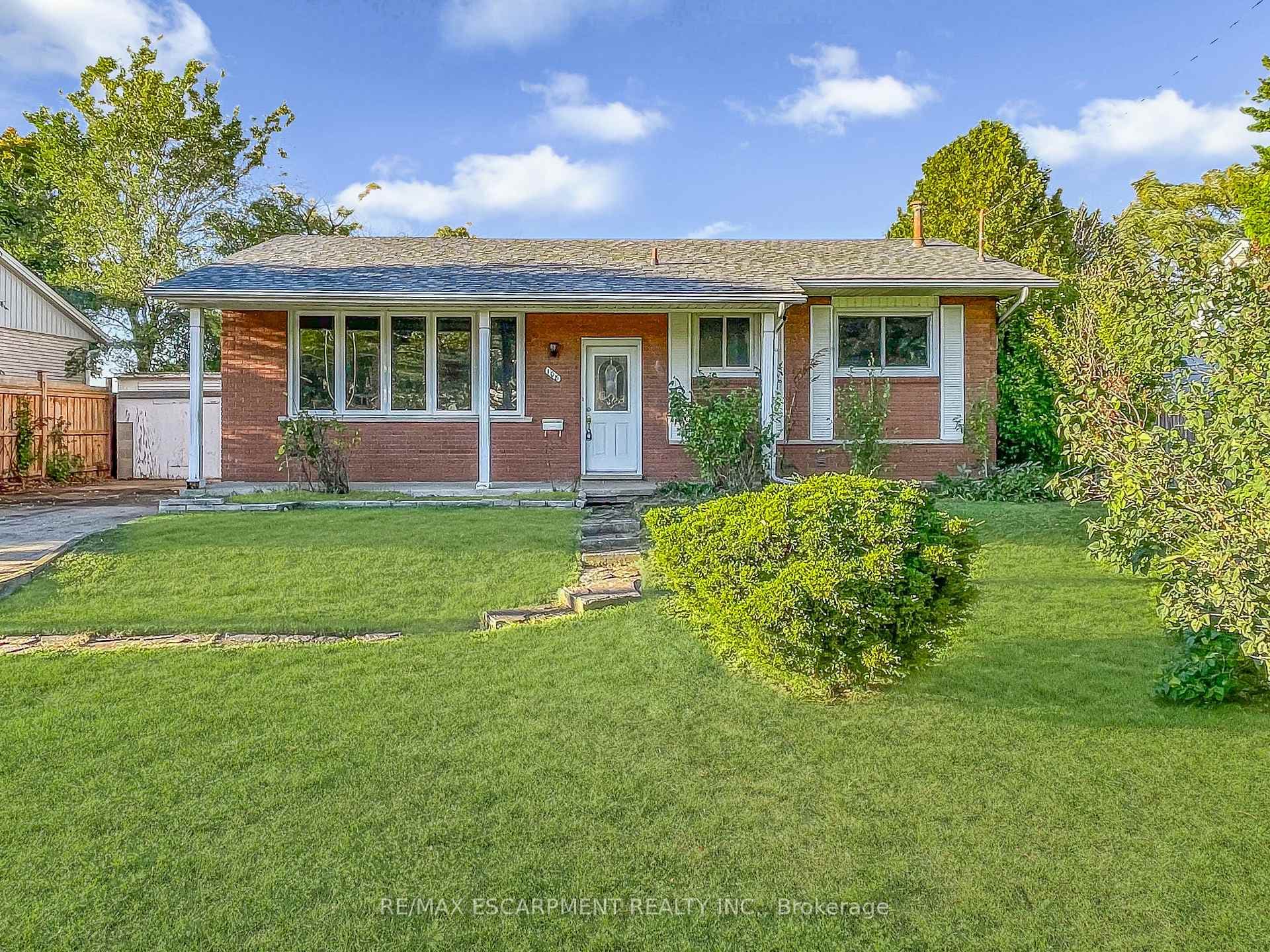 108 Lakeside Drive photo 1