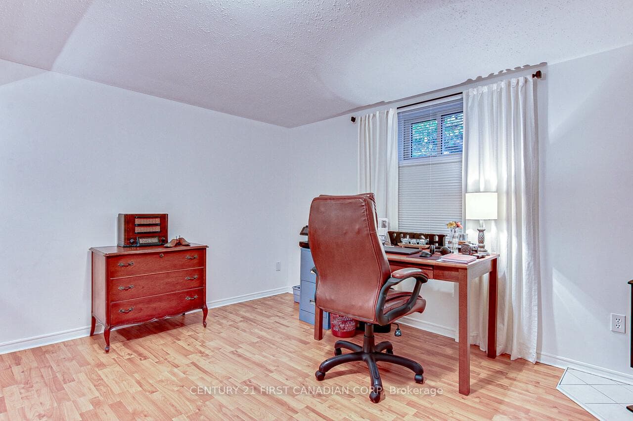 75 Maple Street photo 21