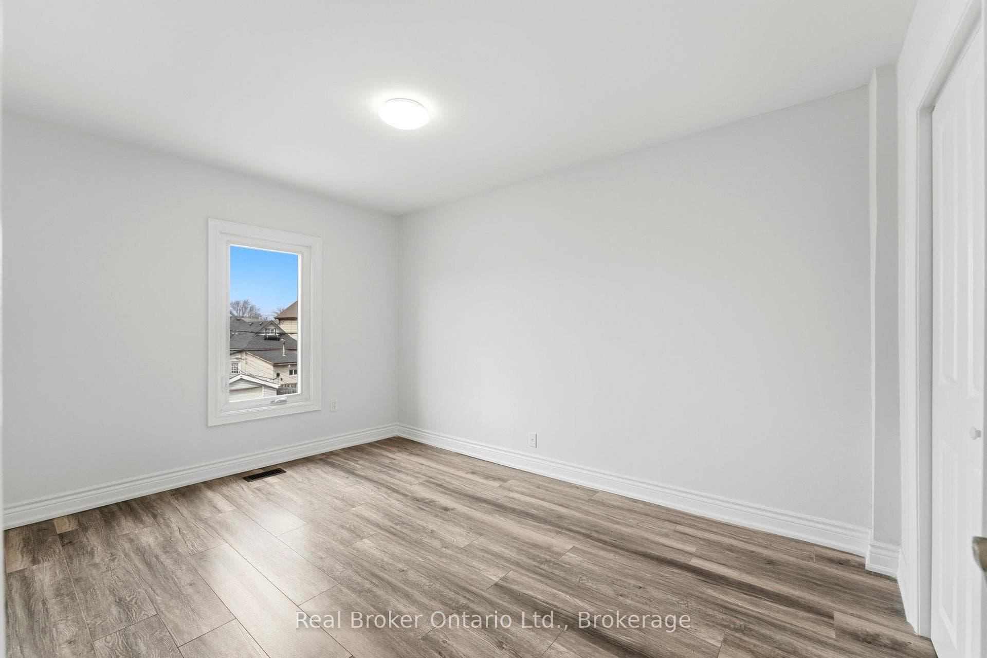 167 Rosslyn Avenue Unit Upper photo 17