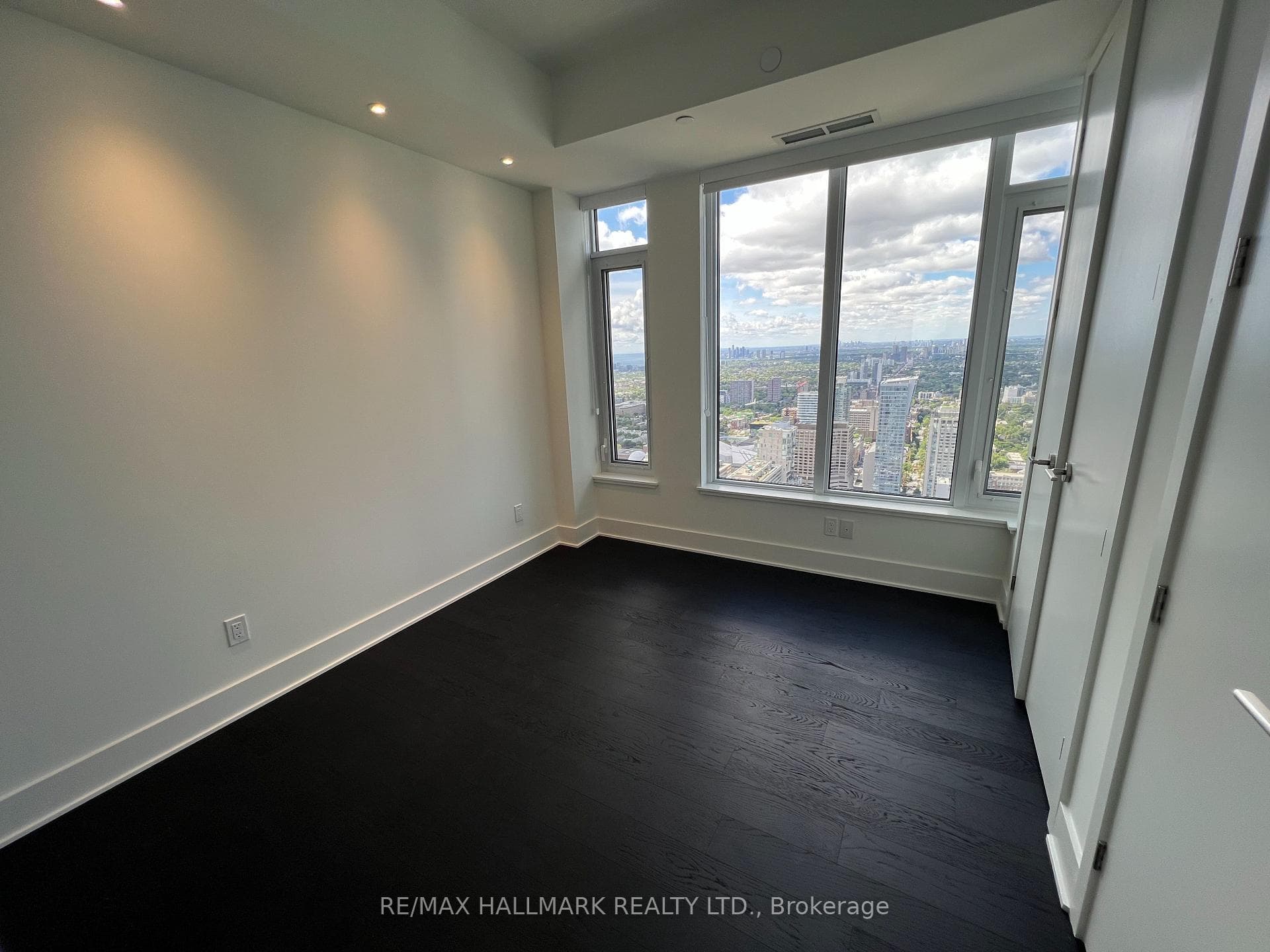 11 Yorkville Avenue Unit 4709 photo 20