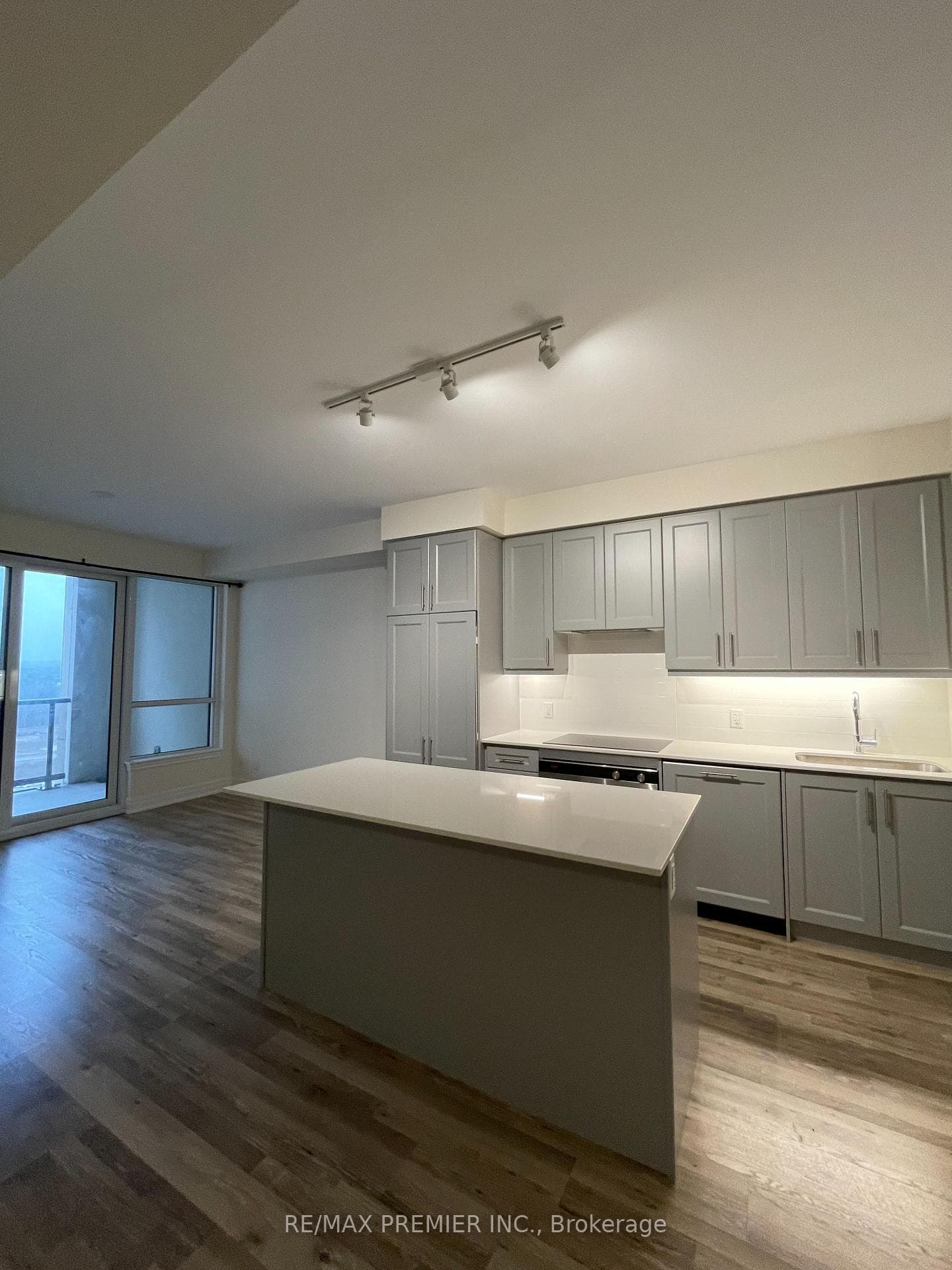 9075 Jane Street Unit 1101 photo 3