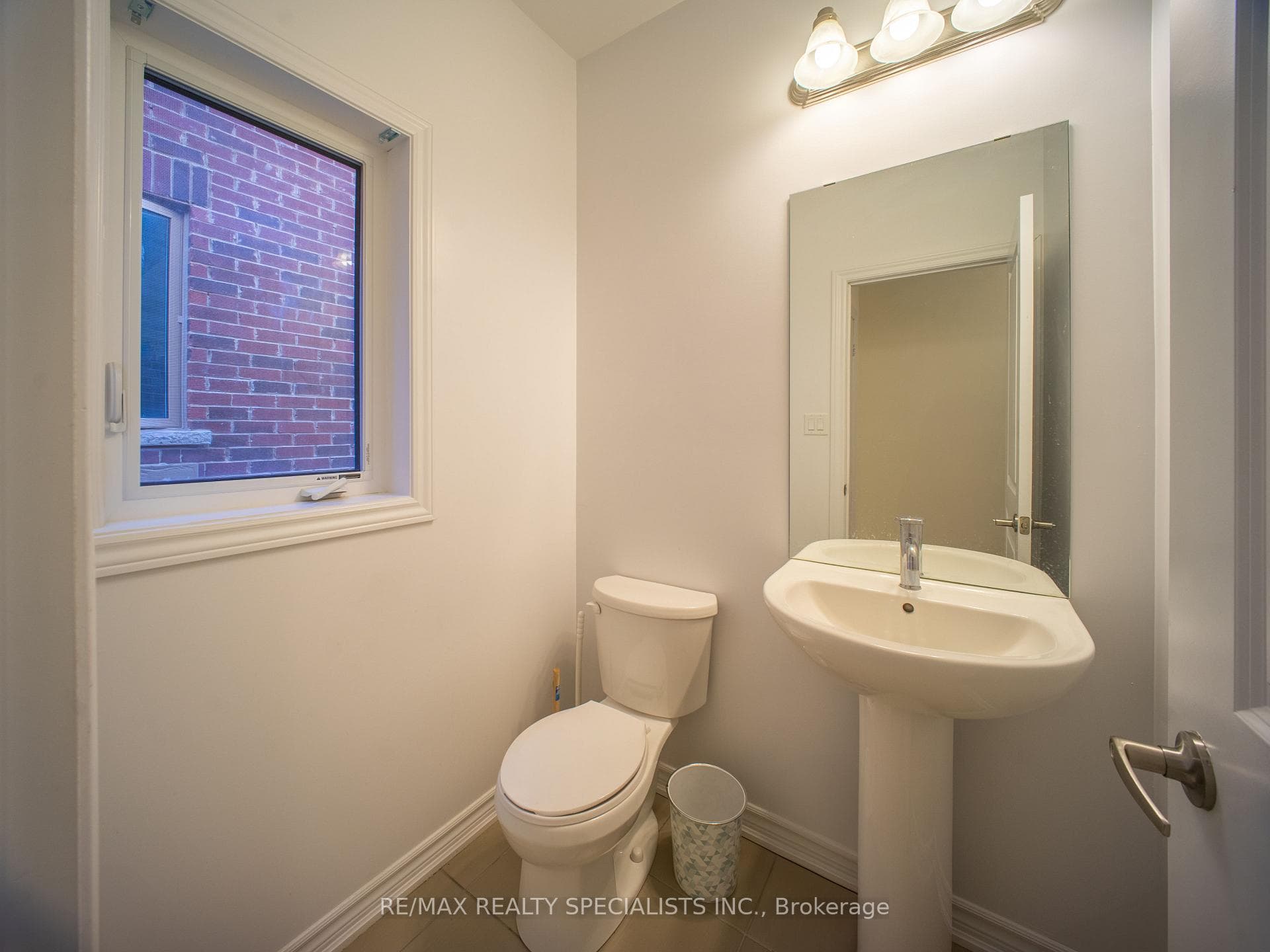 312 Ridley Crescent photo 28