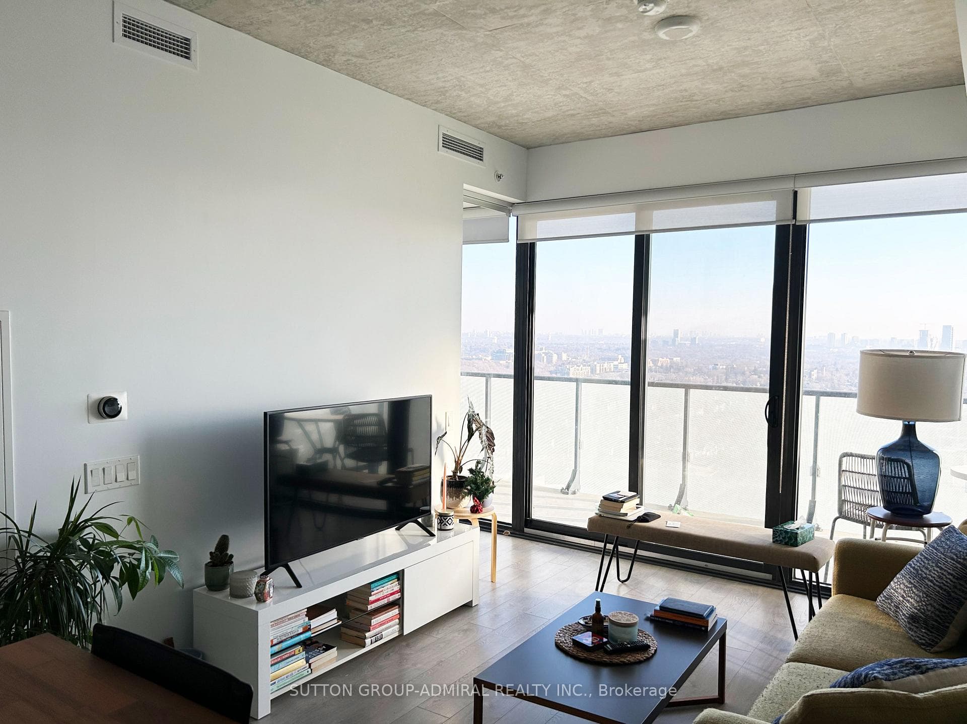 185 Roehampton Avenue Unit 2207 photo 4