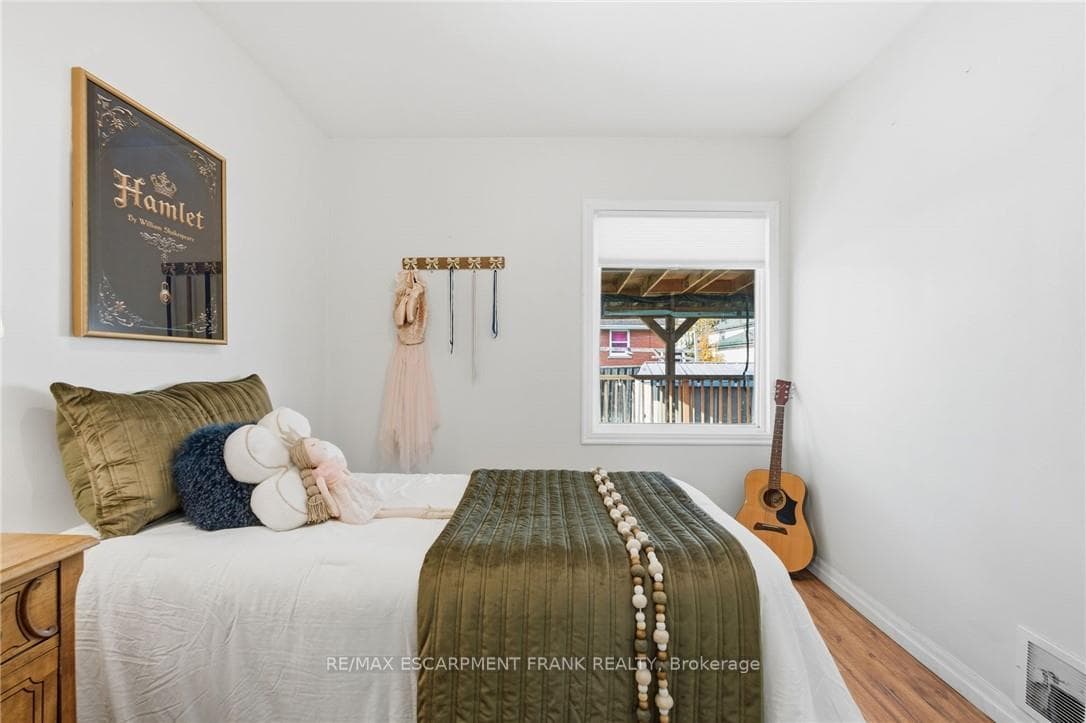 352 East 28th Street photo 32