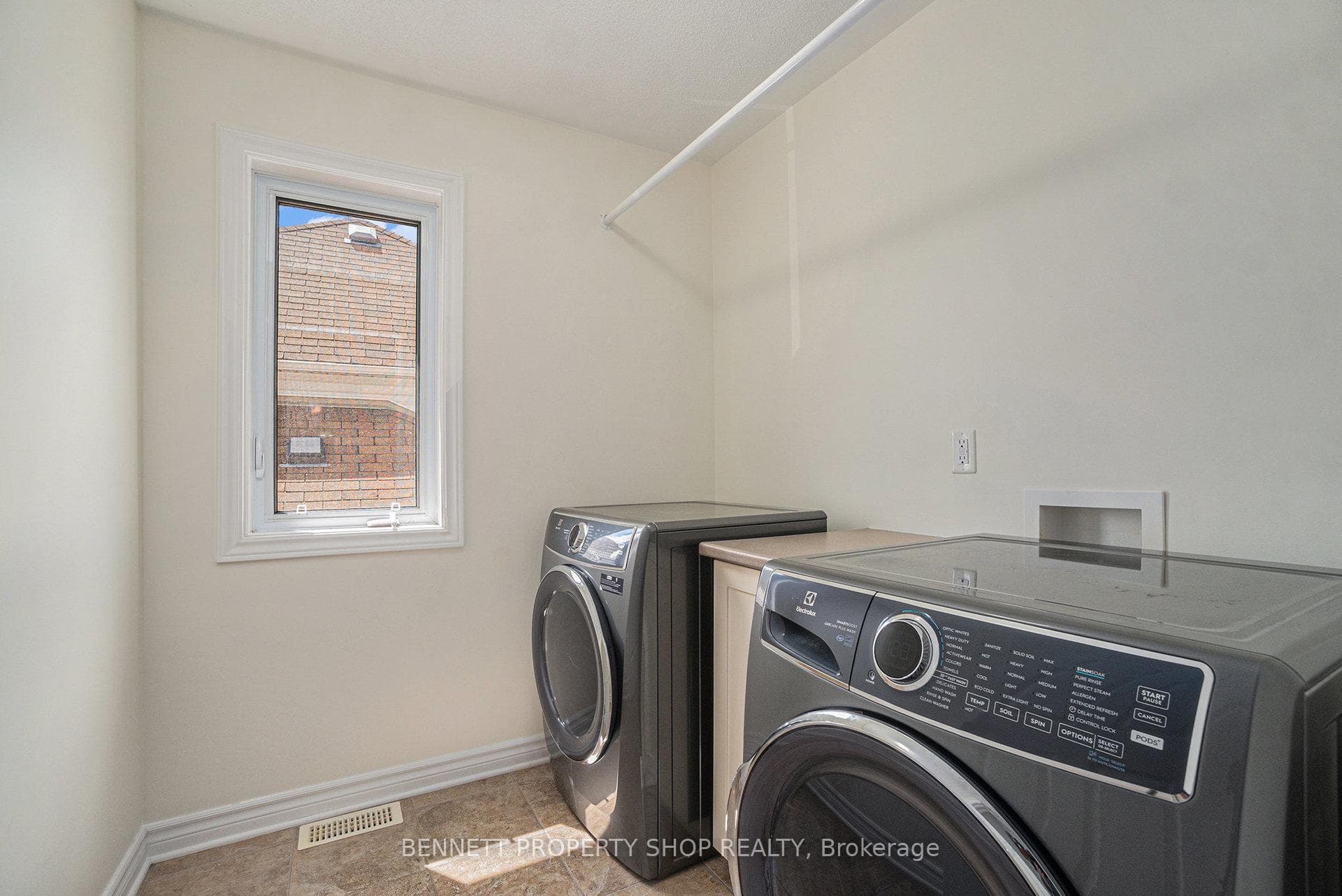 324 Fairlakes Way photo 23