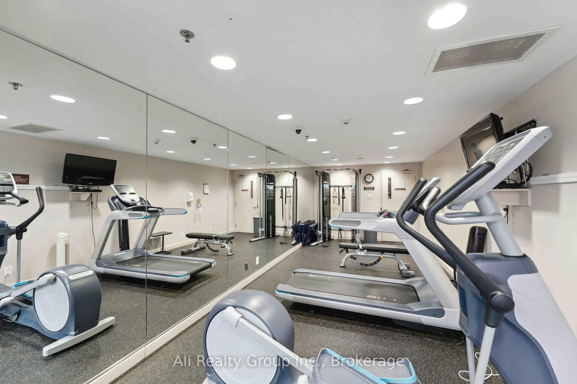 324 Laurier Avenue Unit 714 photo 25