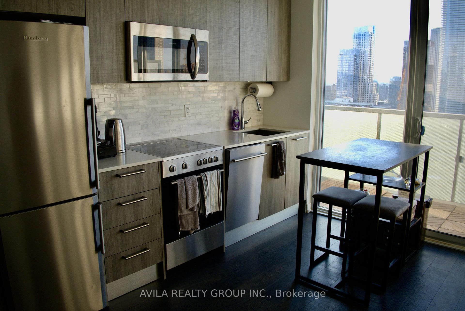 28 wellesley Street Unit 3208 photo 4
