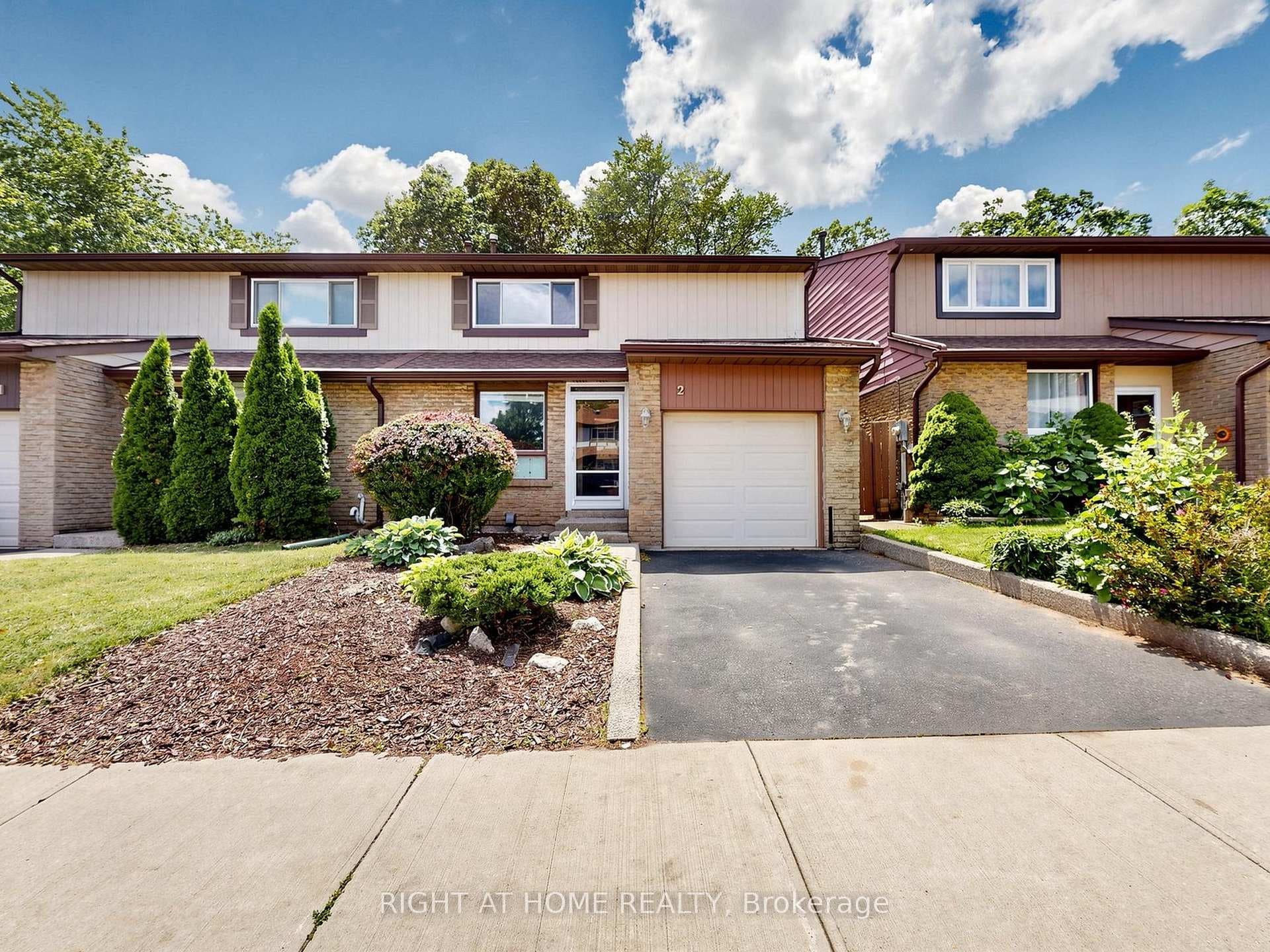 1580 Lancaster Drive Unit 2 photo 1