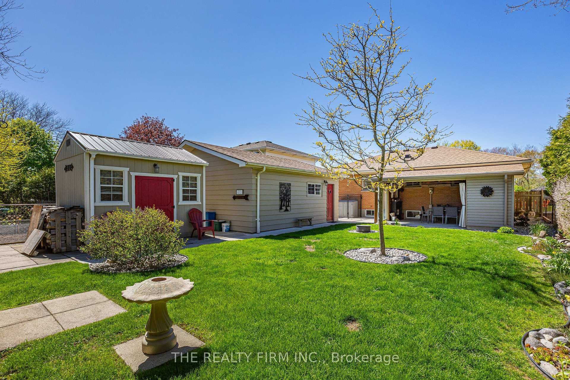430 Magnolia Crescent photo 41