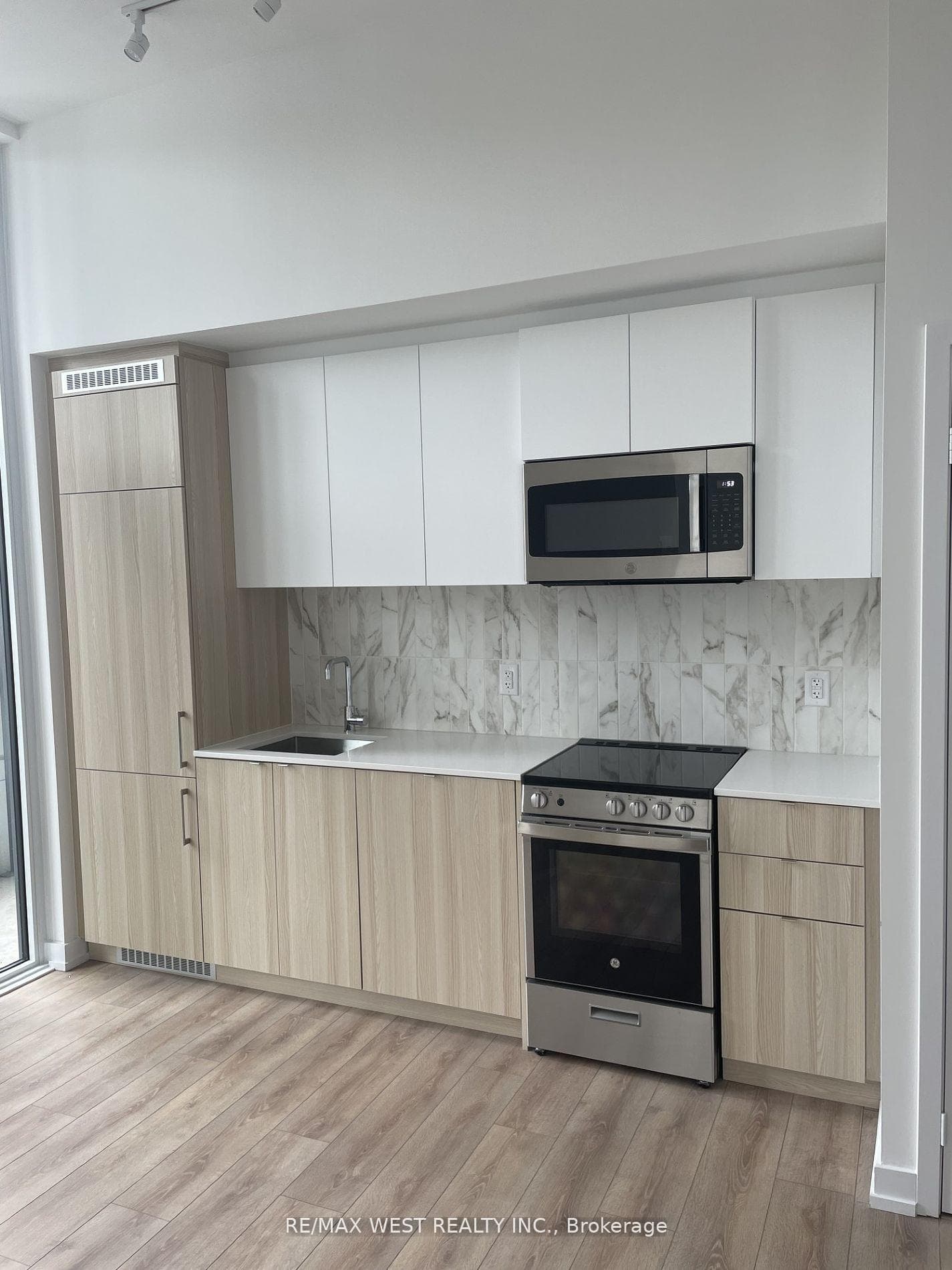500 Dupont Street Unit 210 photo 12