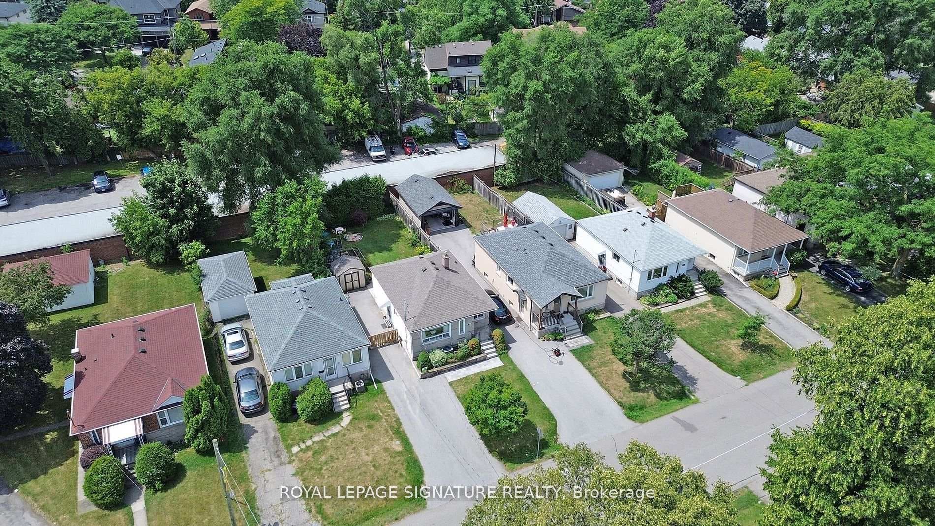 48 Acorn Avenue photo 32