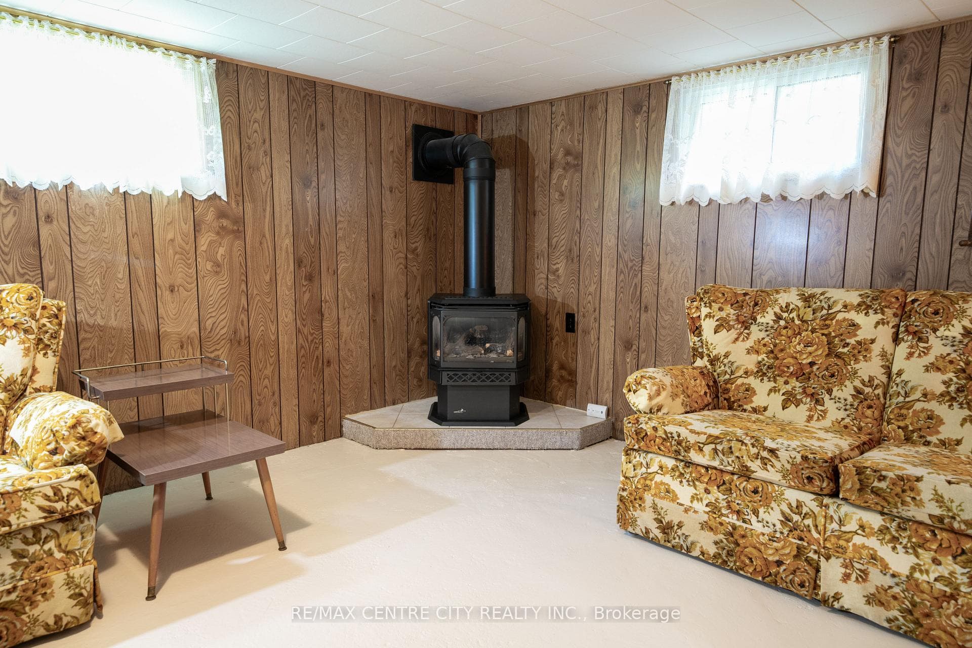 2571 Queen Street photo 30