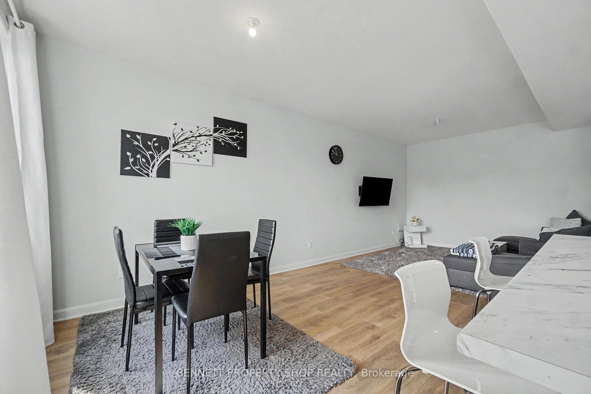 127 Attwell Private photo 5