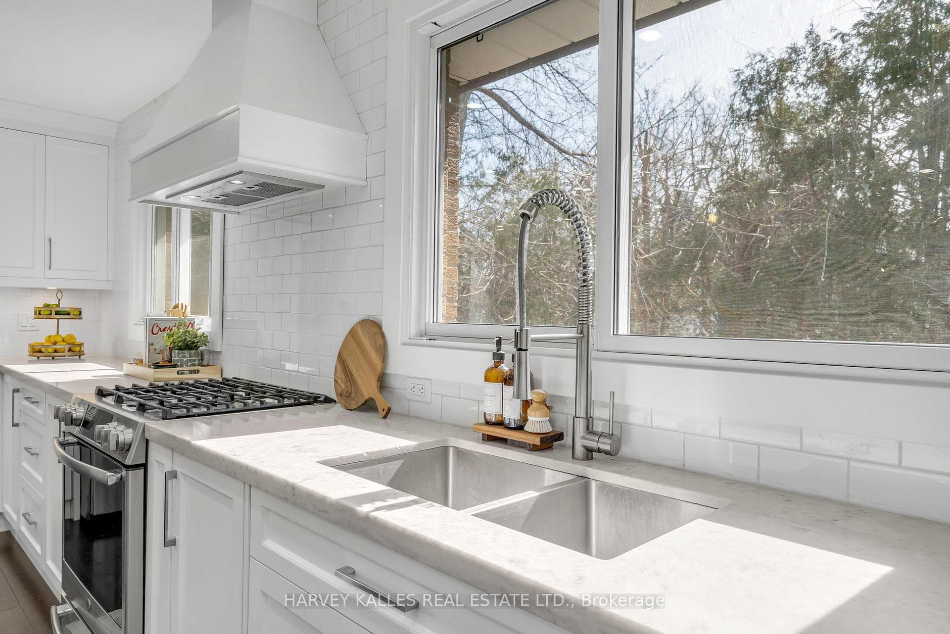 1508 Northmount Avenue photo 9