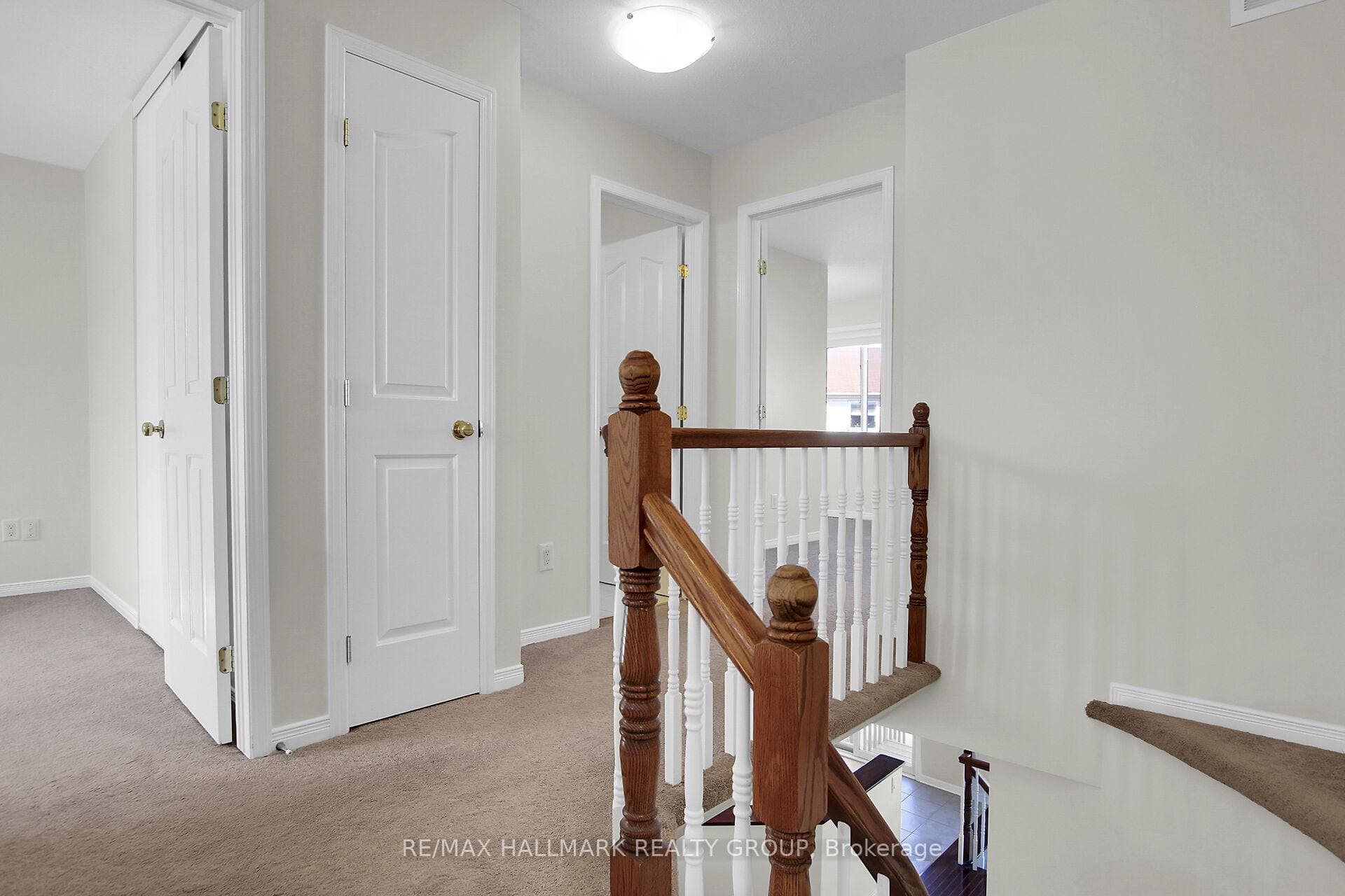 553 Aberfoyle Circle photo 32