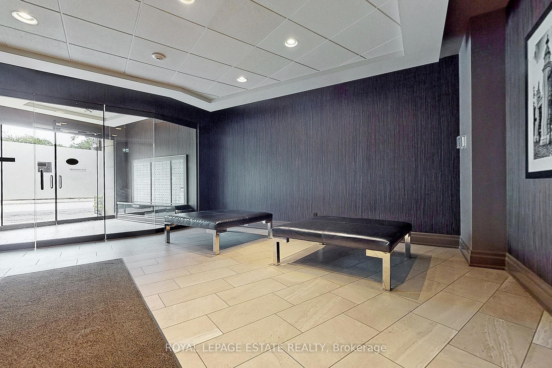 901 Queen Street Unit 207 photo 2