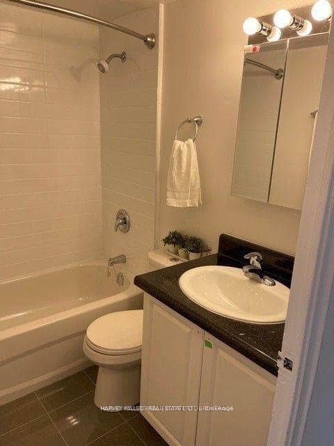 133 Erskine Avenue Unit 301 photo 10