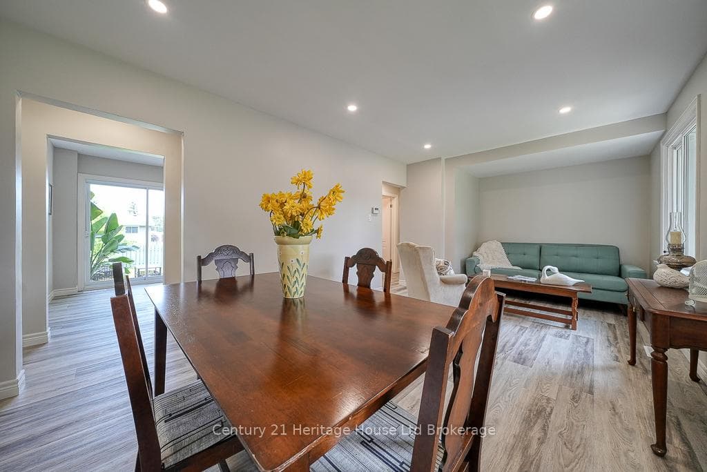 1003 B Nesbitt Crescent photo 12