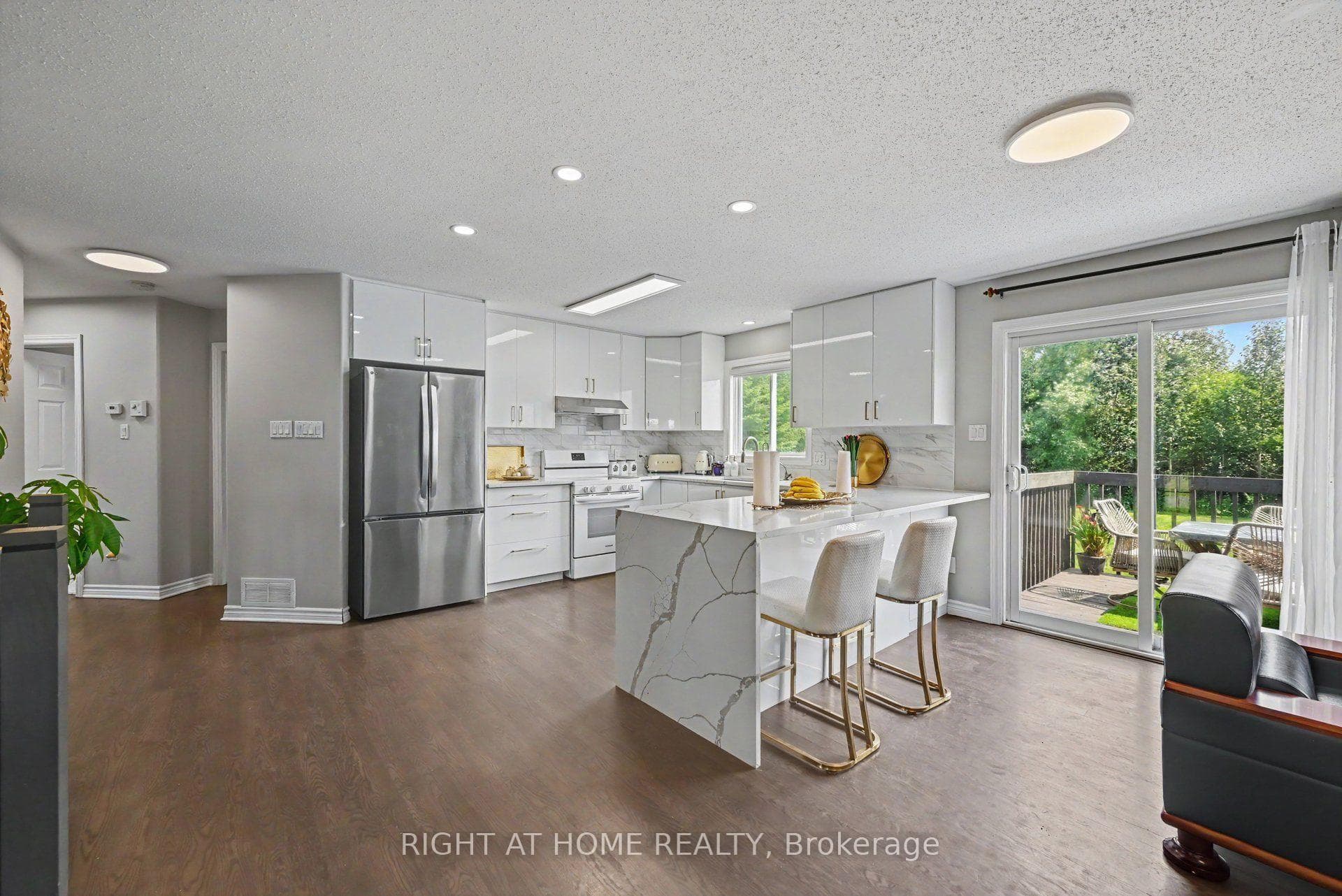1588 Scottanne Street photo 7