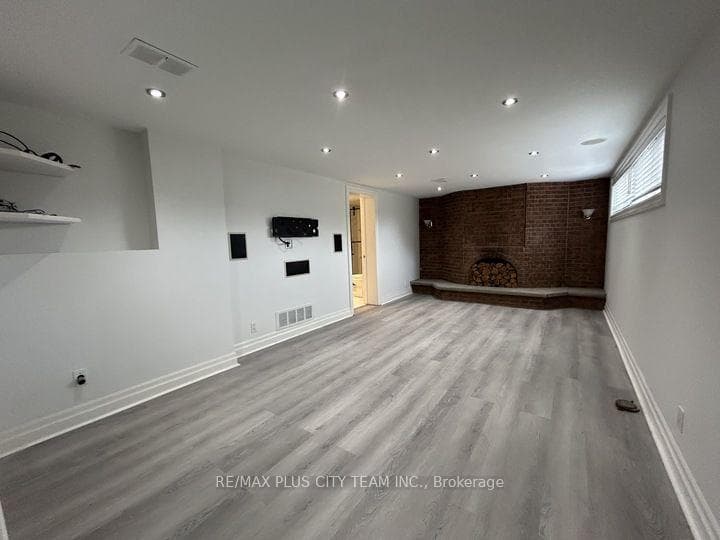 223 Warden Wilson Avenue Unit Bsmt photo 3