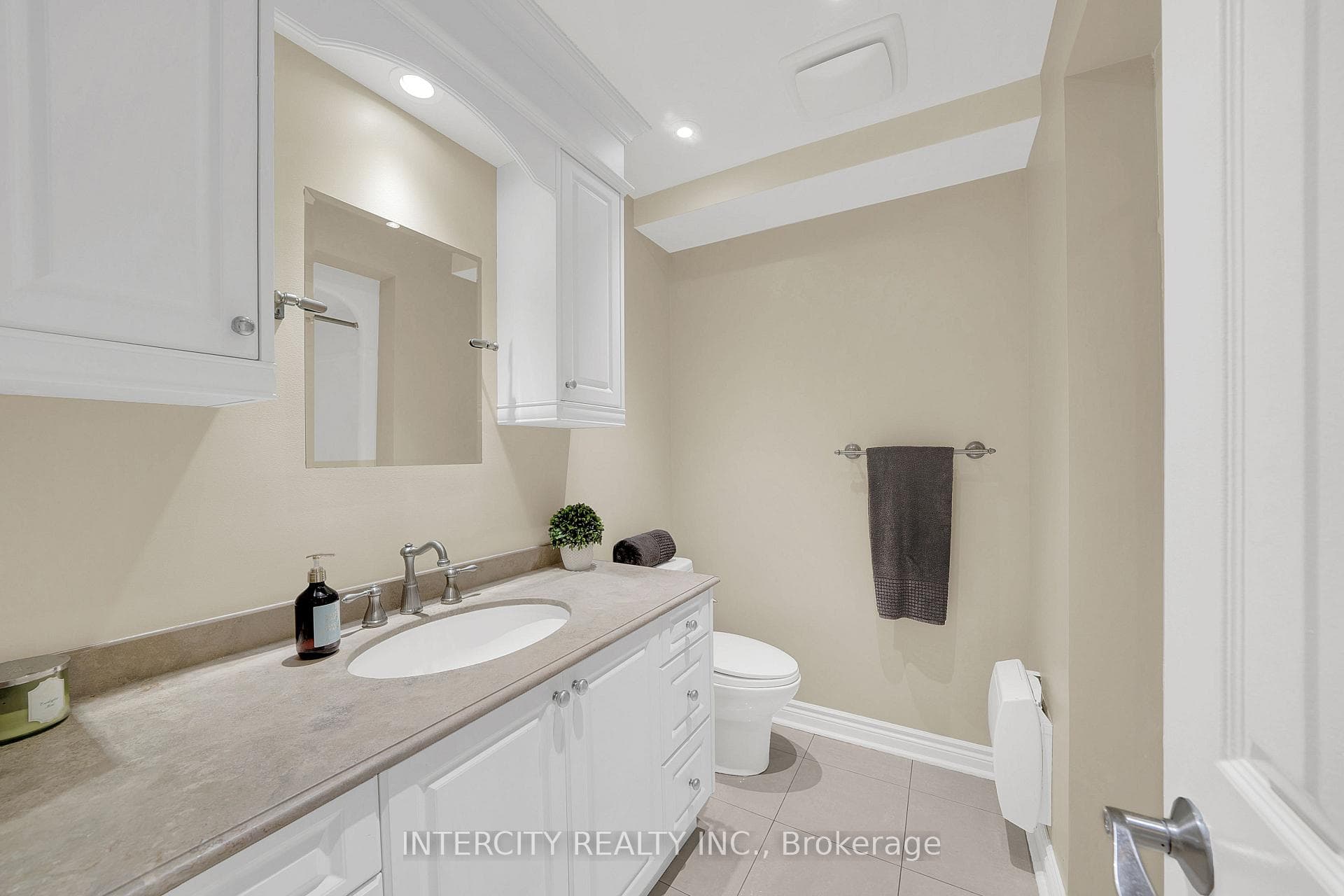 132 Curtis Crescent photo 26