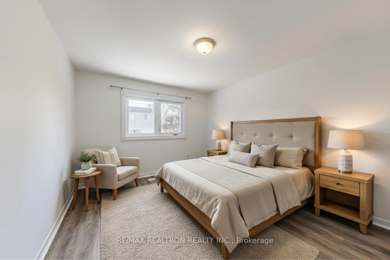 32 Panter Crescent photo 20
