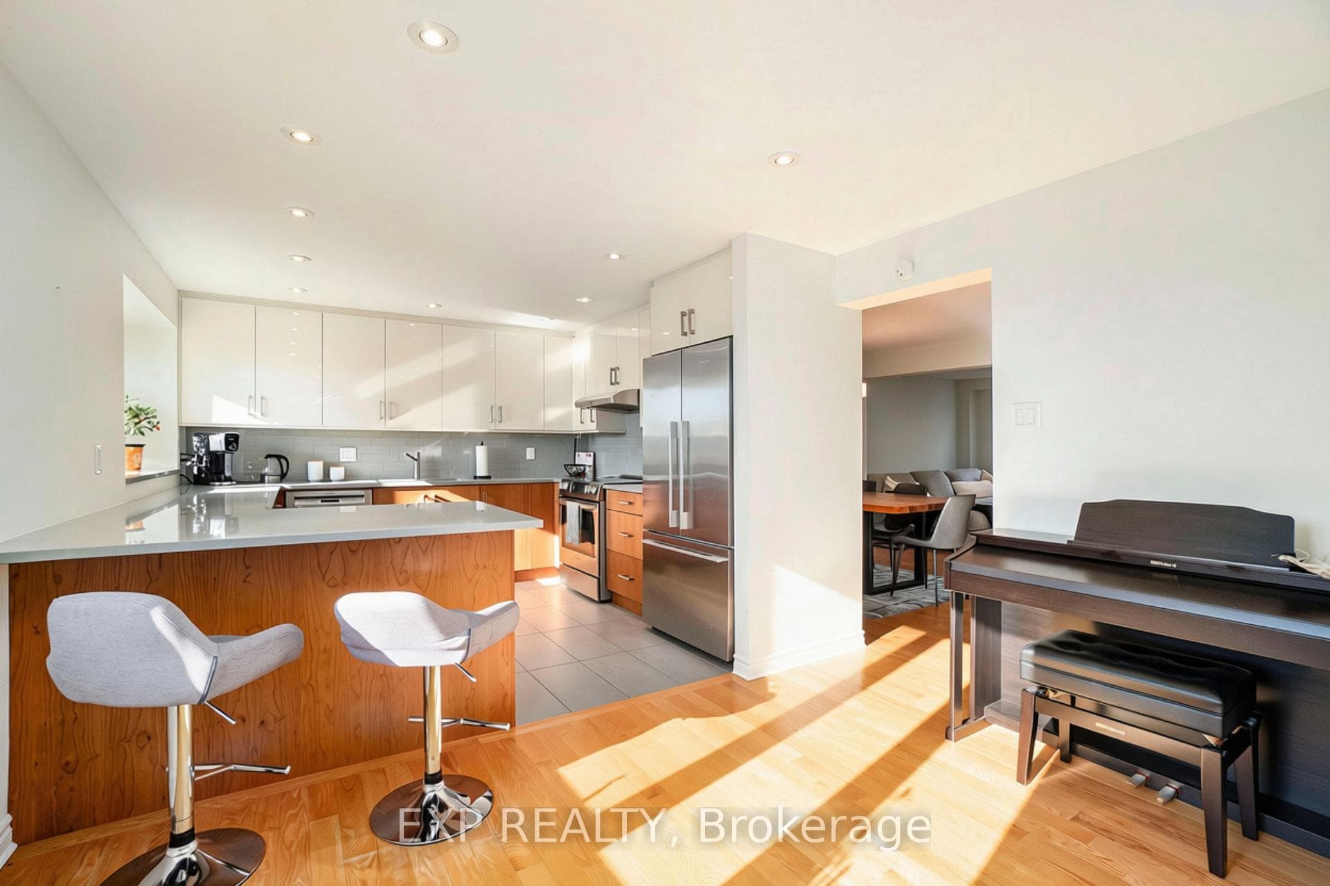 Kitchen/eat-in