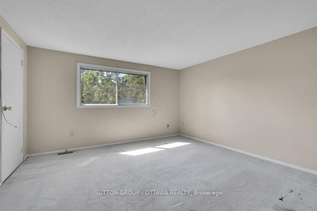 2014 Falkirk Crescent photo 16