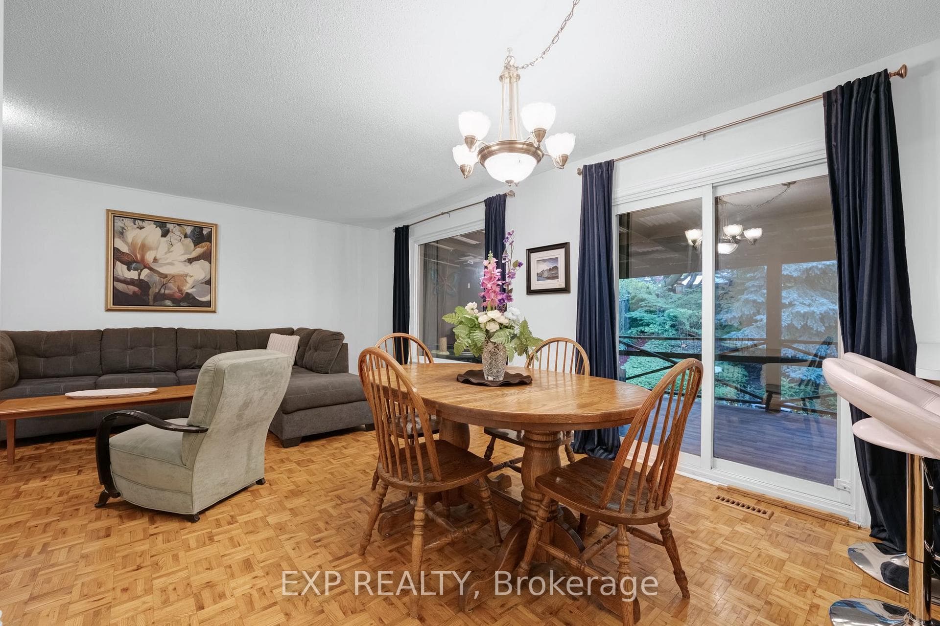 639 Irwin Crescent photo 12